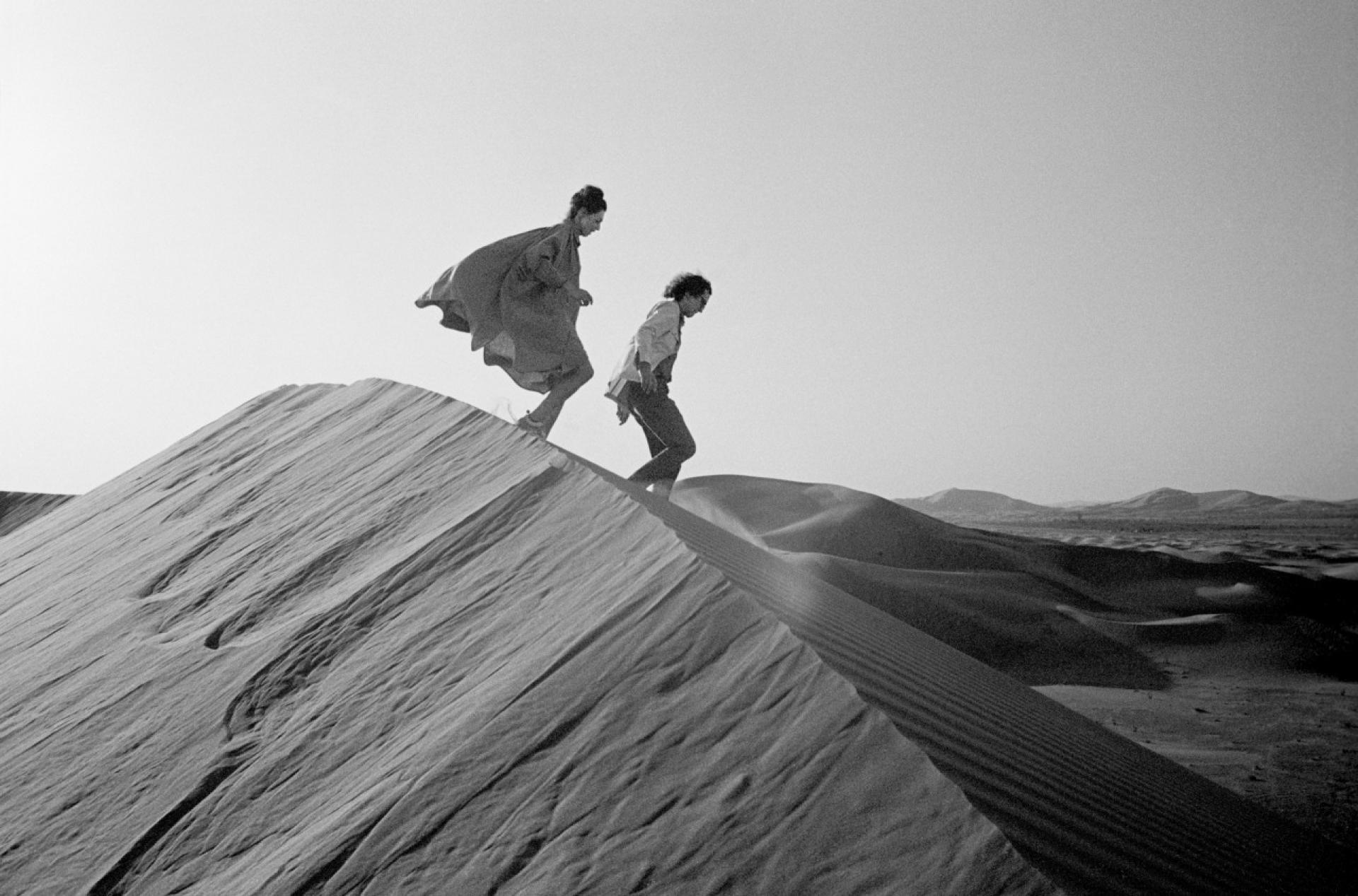 Christo and Jeanne-Claude | Photo Wolfgang Volz © 1982 Christo