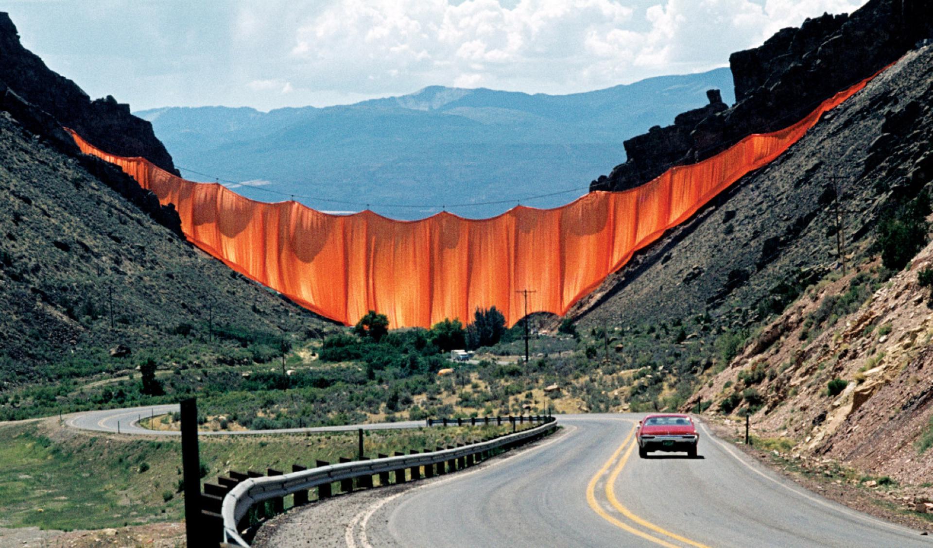 Valley Curtain, Rifle, Colorado | Photo Wolfgang Volz © 1972 Christo