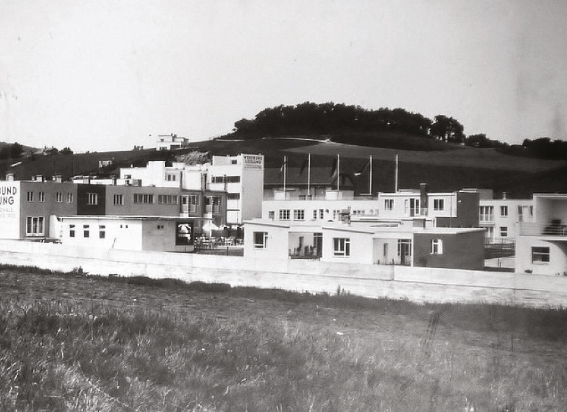 Werkbund Housing (1932) by Frank was a model housing scheme in Vienna.