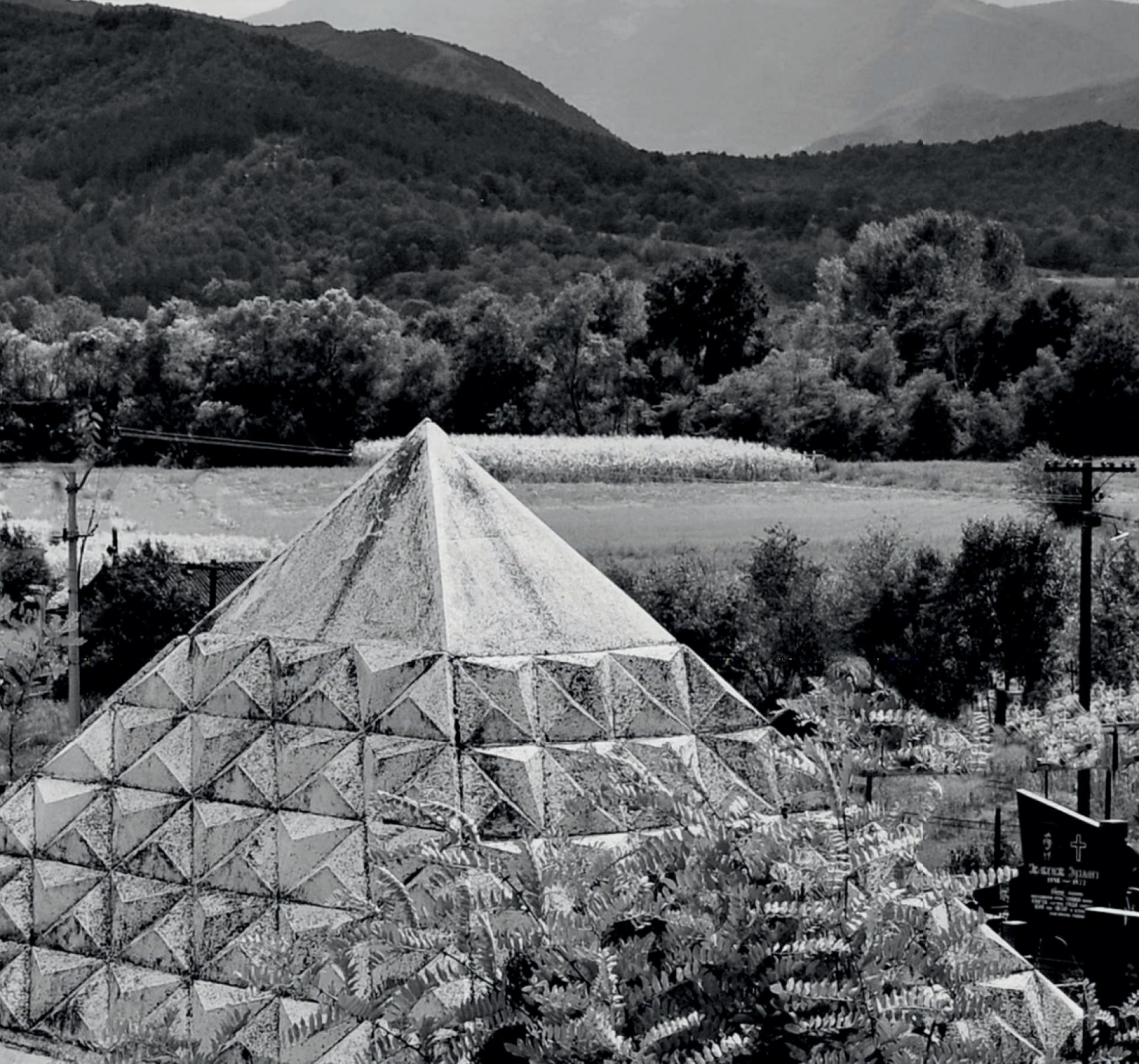 Tomb of war orphans in Konarevo near Kraljevo (1985).