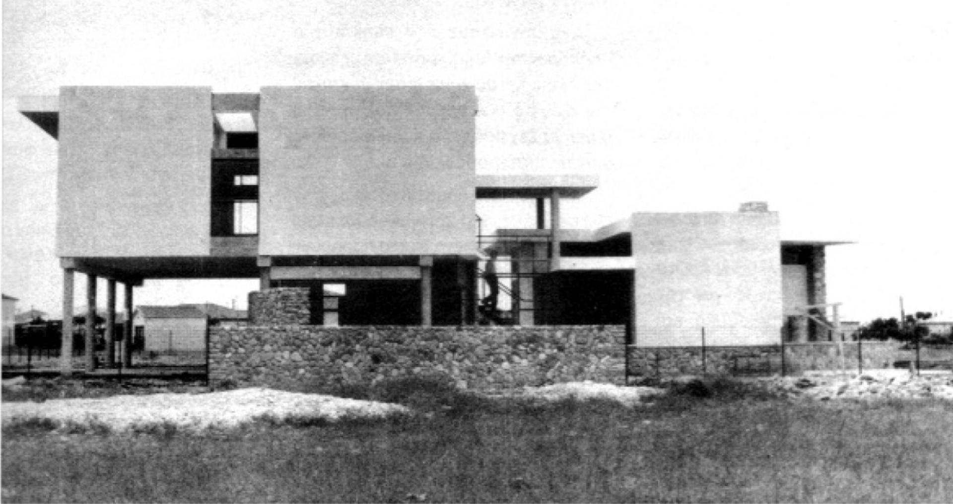 View of Theodotos Kanthos residence. | Photo via Architektoniki 55 (1966)