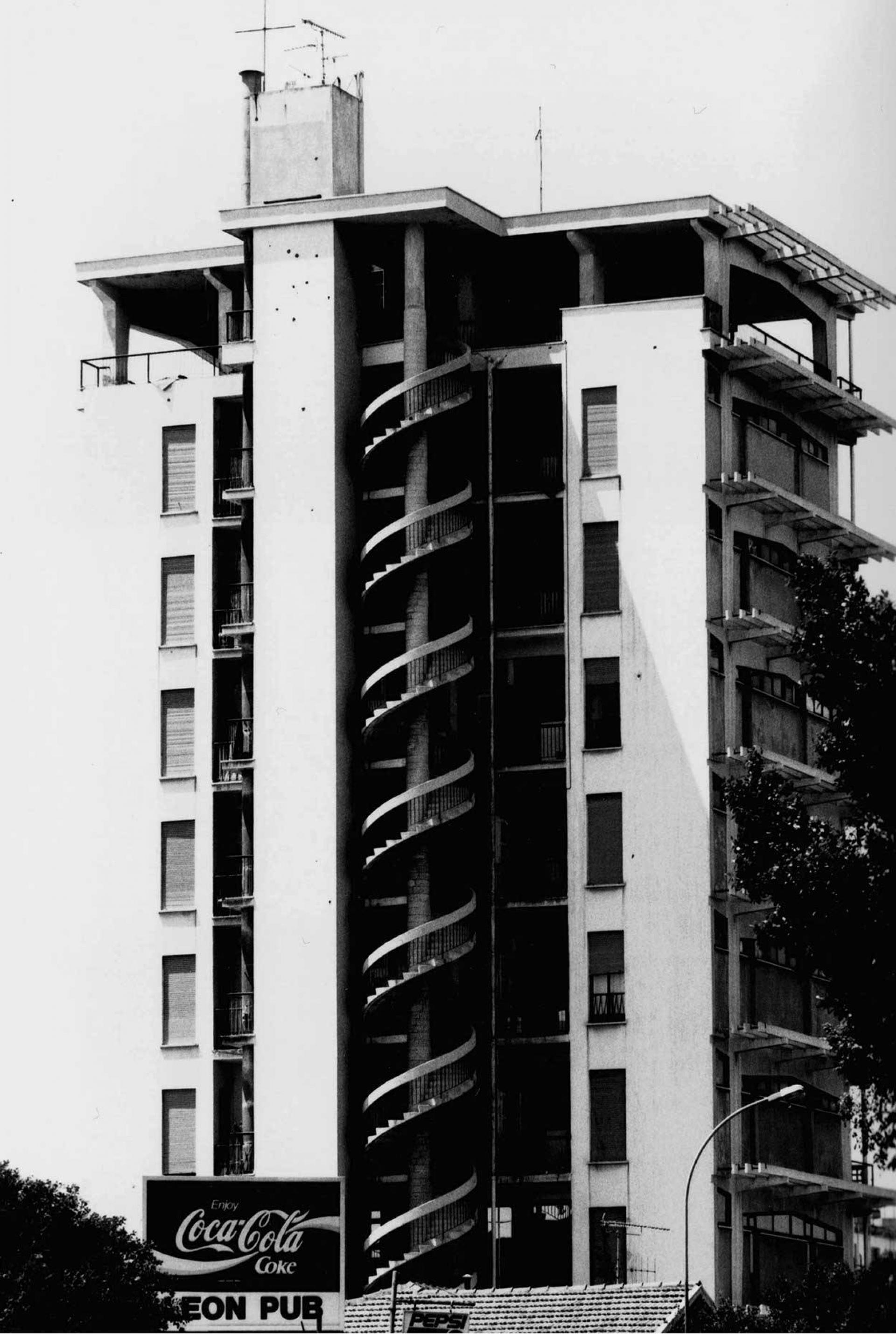 Demetriou Apartment Building | Photo © Haris Hadjivassiliou