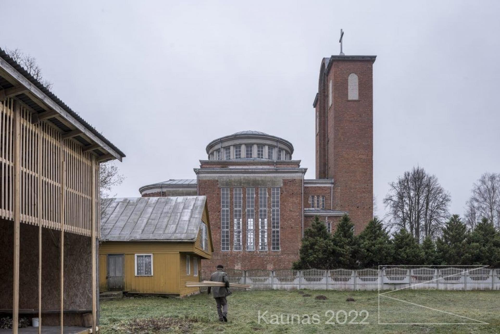 The church has two towers, with a high raised apse and the main space of the building is covered by a dome. | Photo © Lukas Mykolaitis, 2018