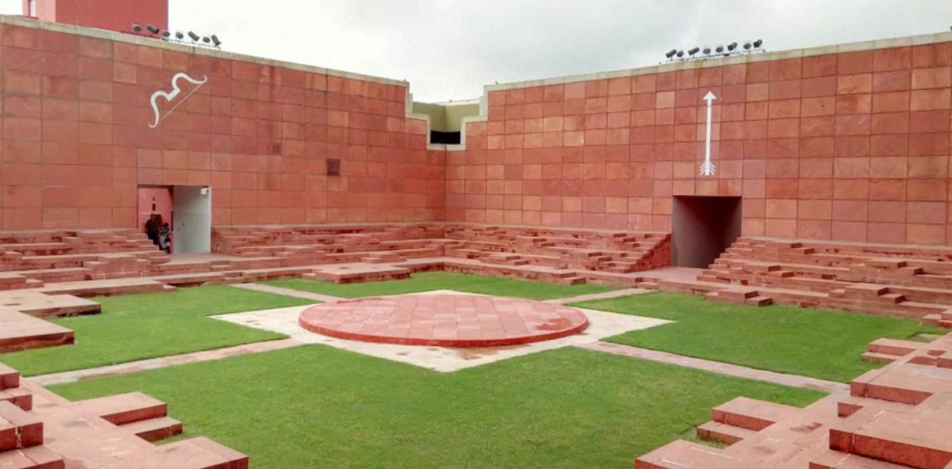 The built, forms an introverted courtyard and performance area at the Jawahar Kala Kendra in Jaipur. | Photo Jaipur Tourism