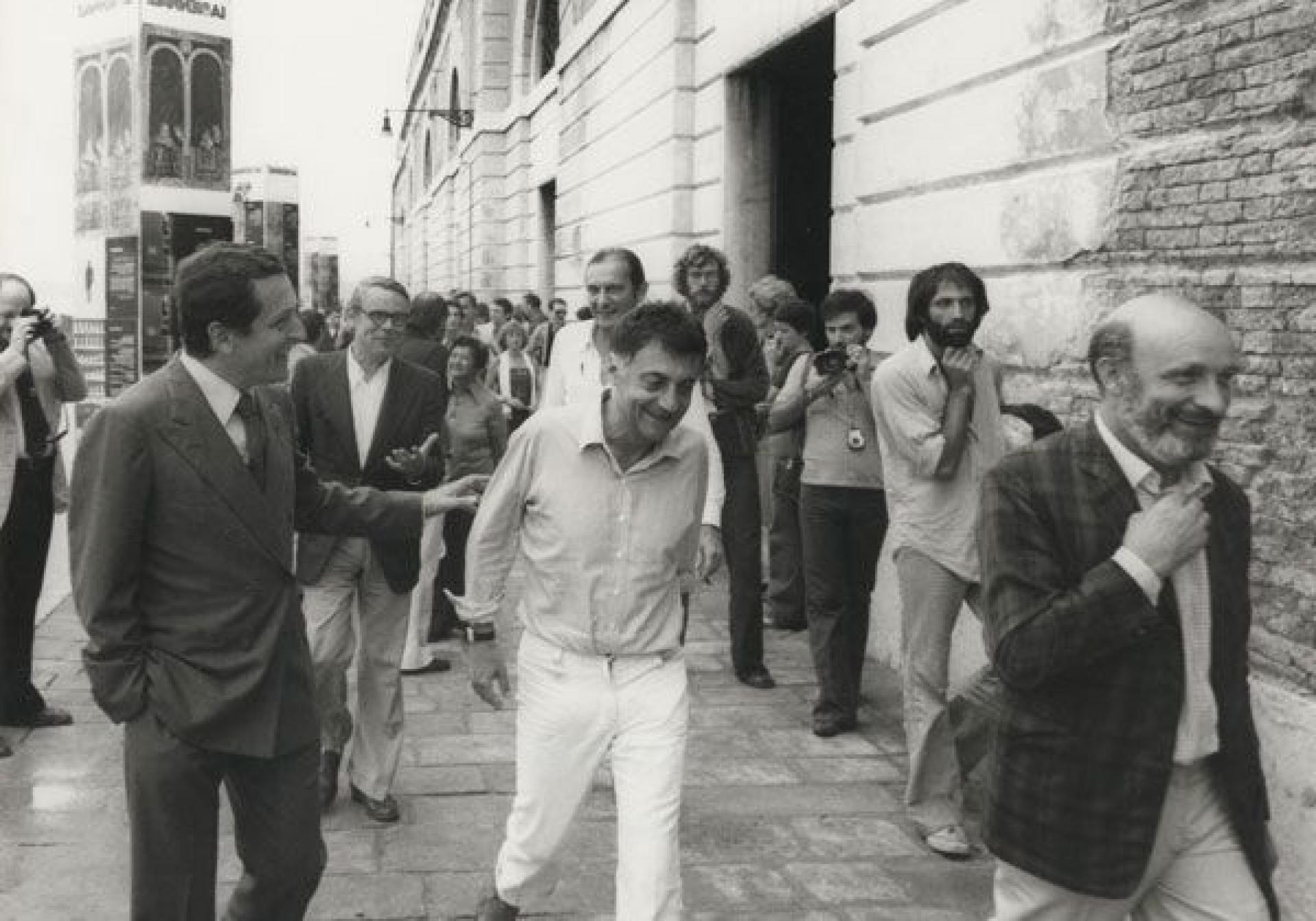 From left to right: Carlo Ripa di Meana, Carlo Aymonino (behind), Aldo Rossi and Vittorio Gregotti in 1979. | Photographer unknown