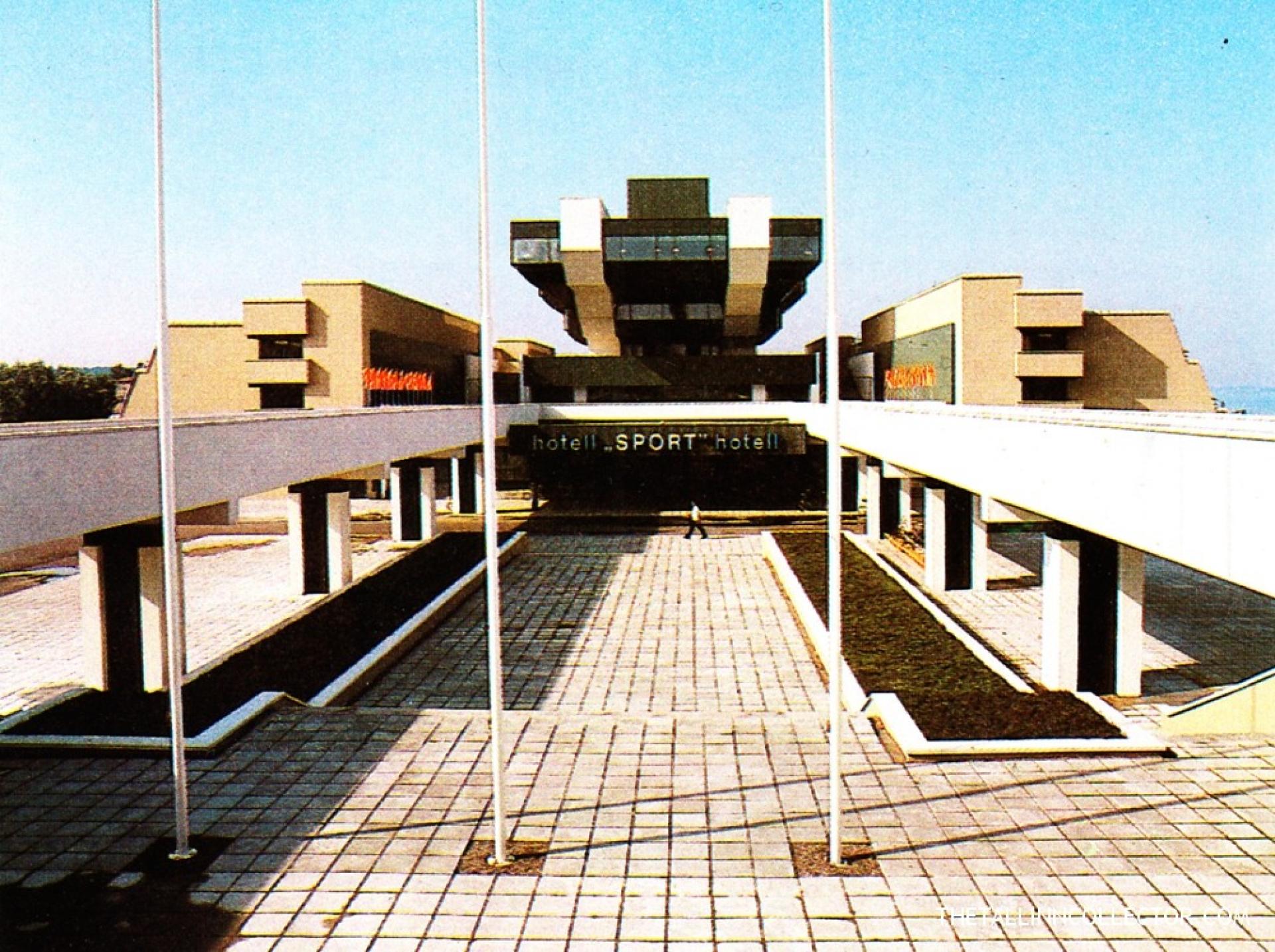 Entrance at the TOP hotel. | Photo © V. Salmre (1982)