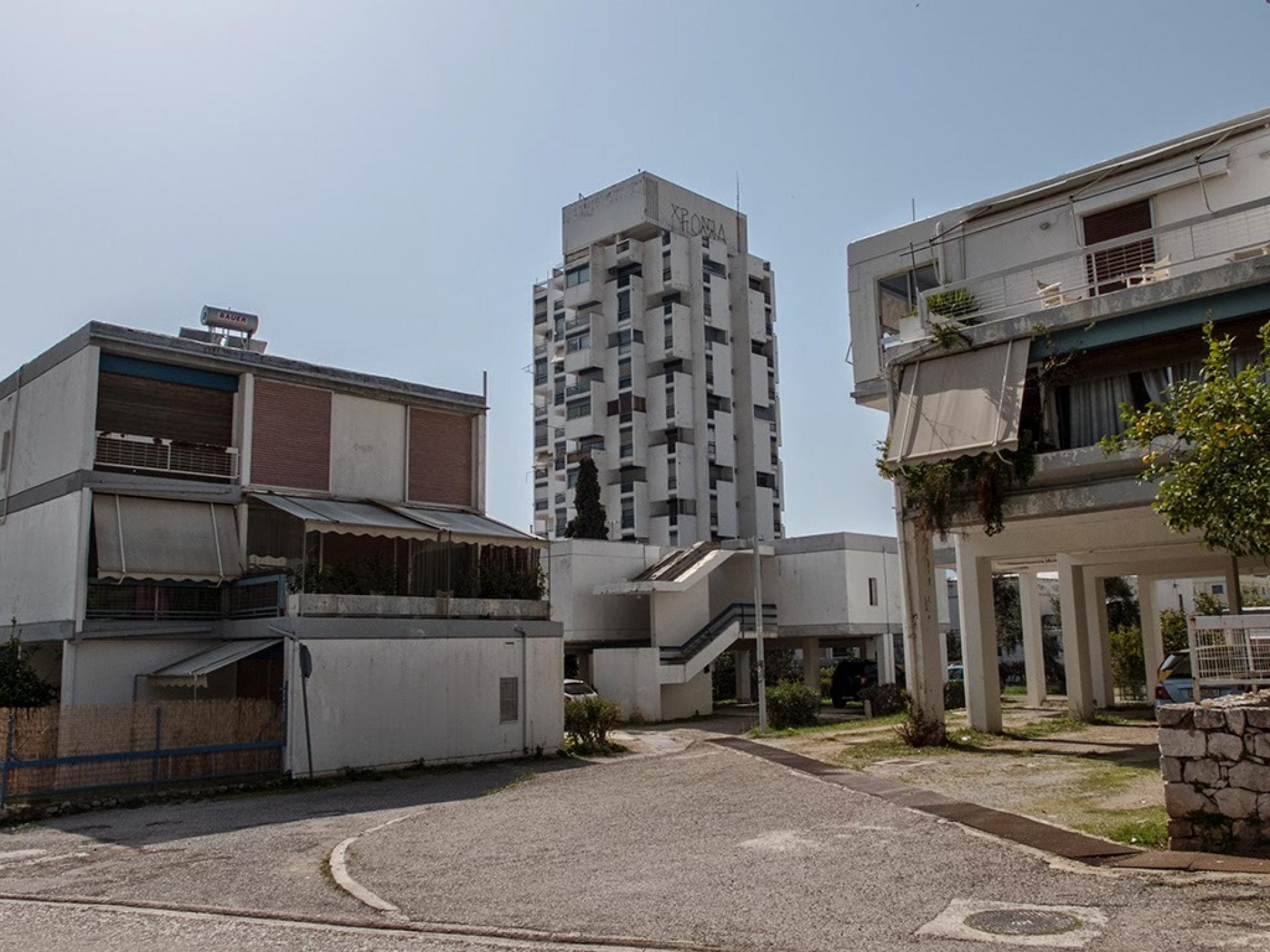 A commercial centre Tower | Photo via © astronayths.blogspot.com