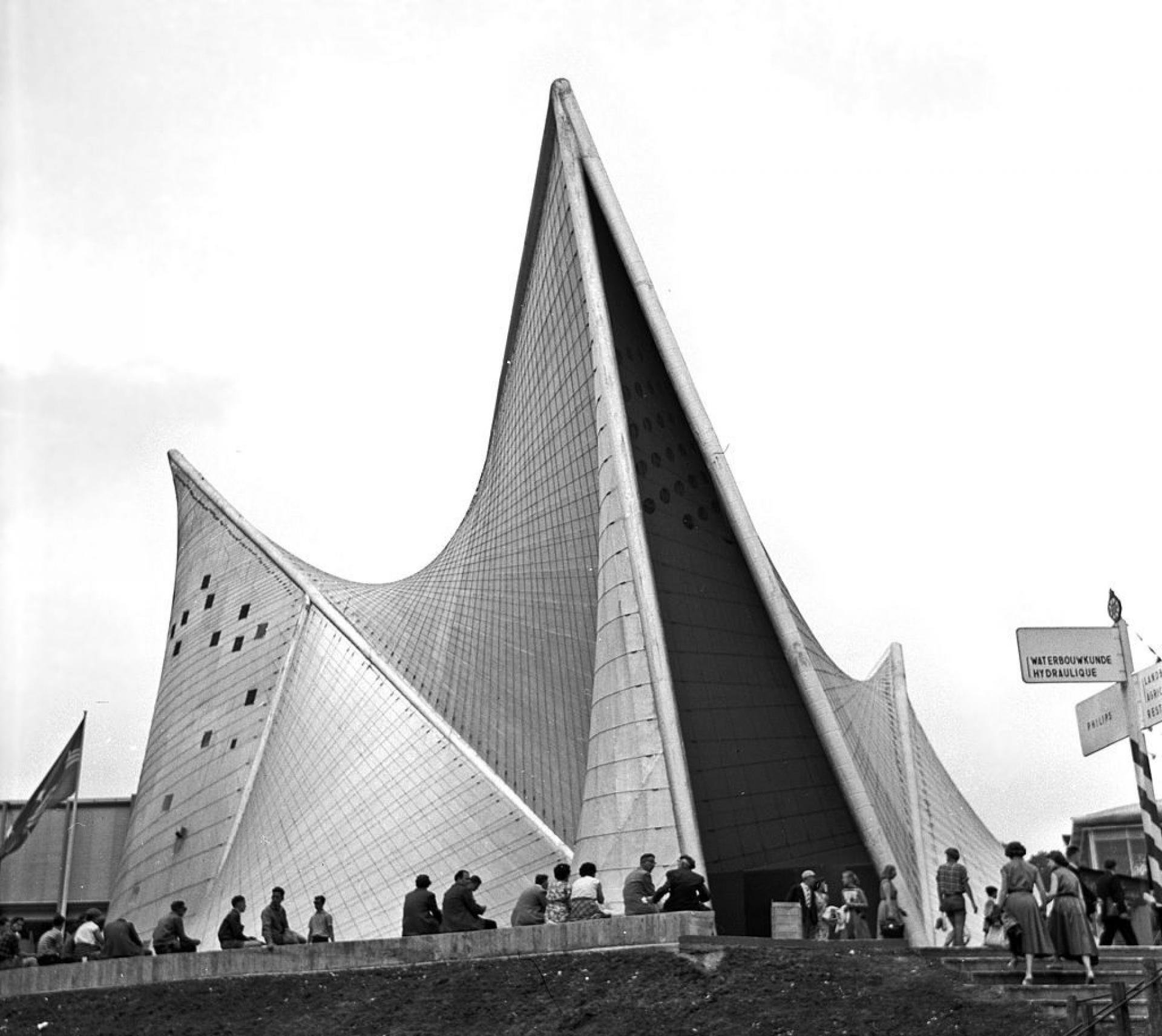 The Phillips Pavilion in Brussels Expo 1958. | Photo © Wouter Hagens