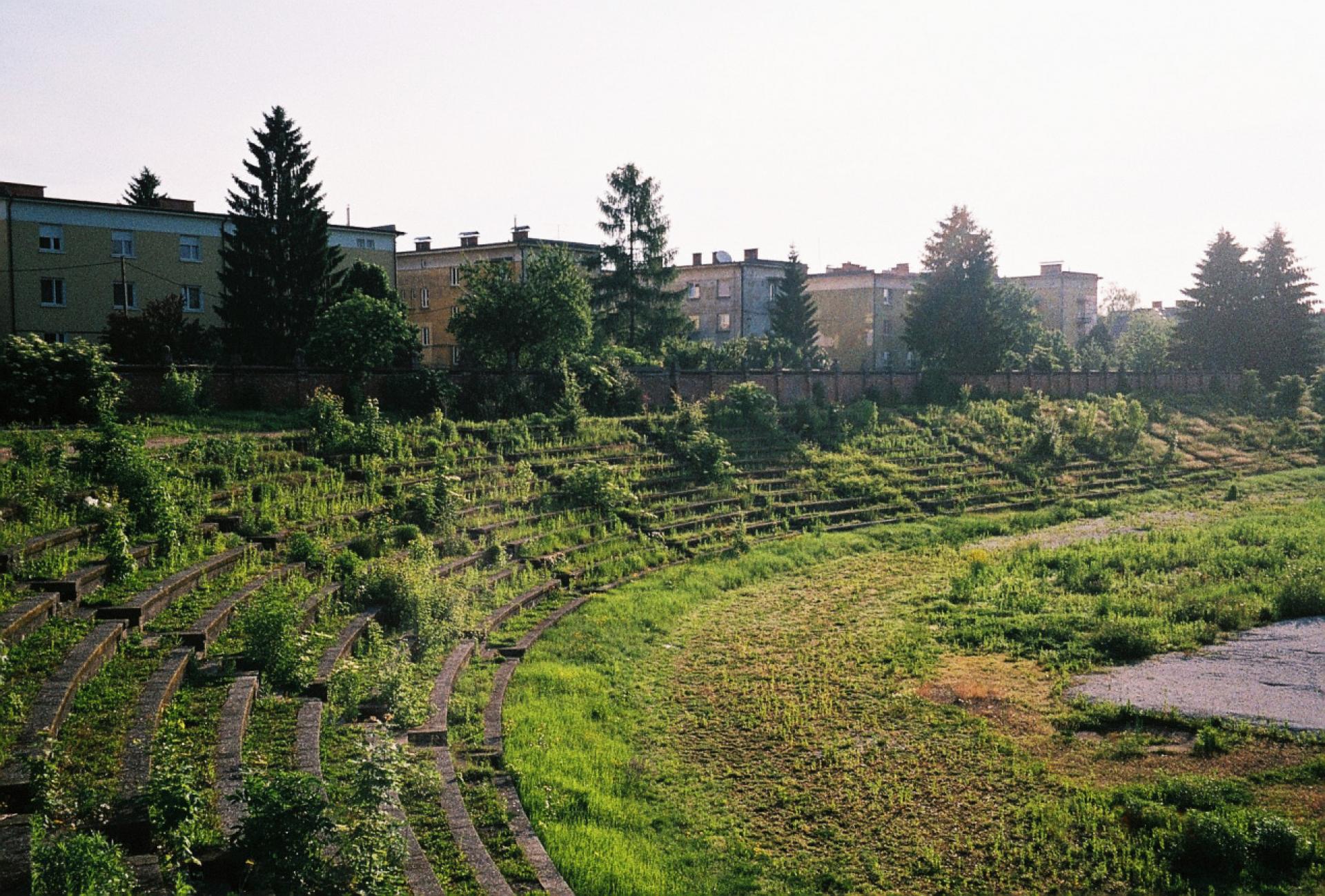 The stadium in the 1950s and today, overgrown by vegetation. | Photo © Edi Šelhaus, Failed architecture