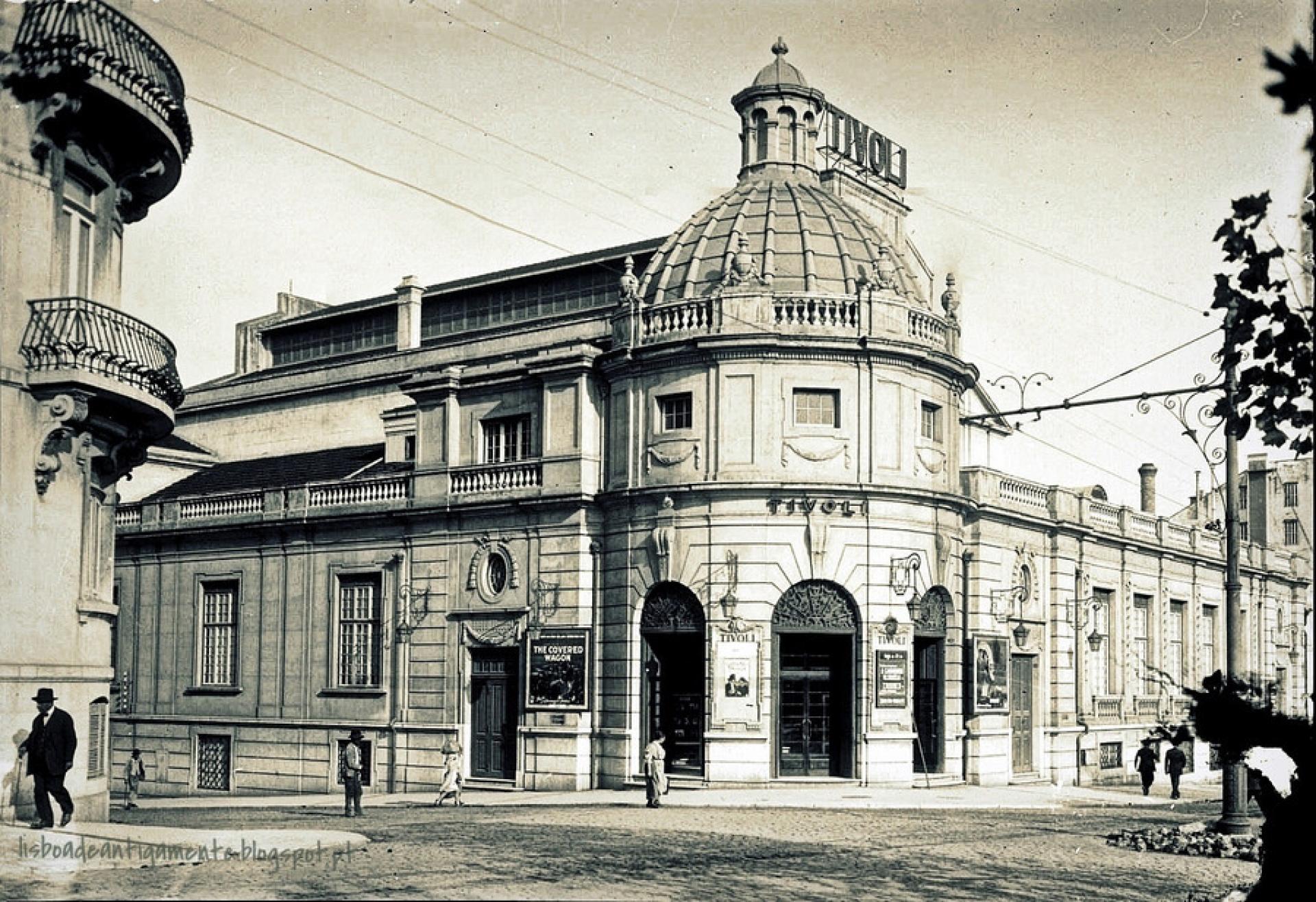 Teatro Tivoli BBVA was a result of a bet by the businessman Frederico de Lima Mayer, who wanted to endow Lisbon with a space exclusively dedicated to the cult of the Seventh Art, a movement that was on the rise all over the world. | Espólio Raul Lino - Gulbenkian Foundation I Art Library