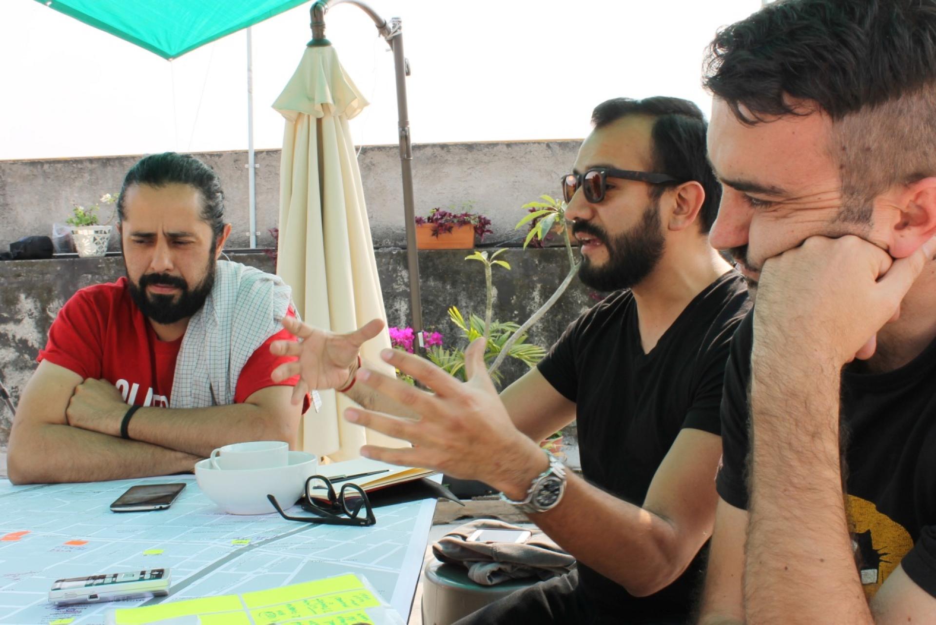 Content mapping in the Santa Maria La Riberra neighbourhood in Mexico City; activist and cyclist Checo (Enchulame La Bici) with Daniel Diaz Vidaurri. | Photo archive KUD C3