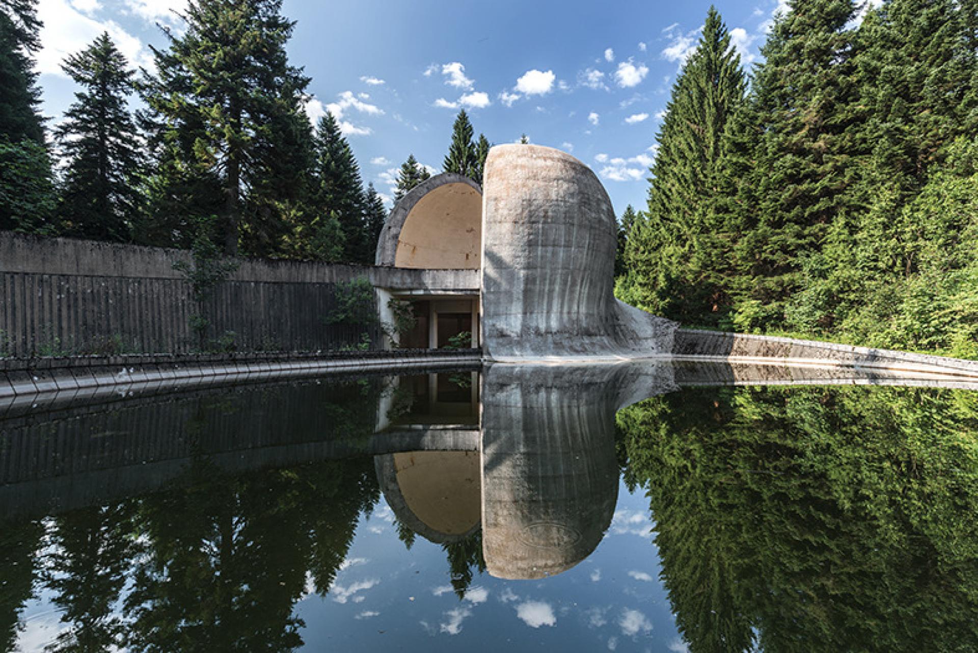 Korčanica Memorial Complex (1975-79) by Ljubomir Denković on Grmeč mountain in Bosnia and Herzegovina | Photo © Roberto Conte