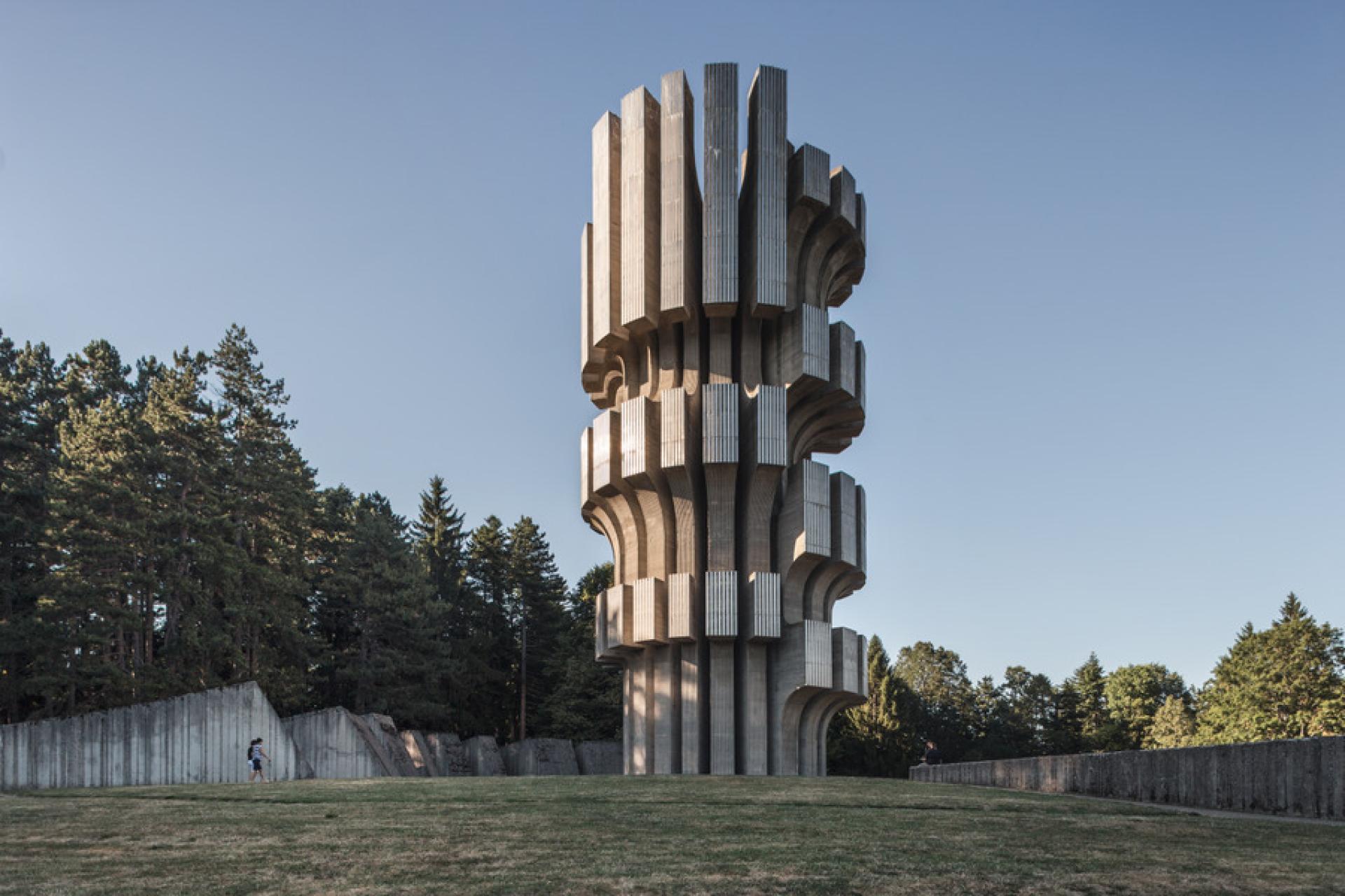 Monument to the Revolution (1969-72) by Dušan Džamonja, at the Kozara mountain, Bosnia and Herzegovina. | Photo © Roberto Conte