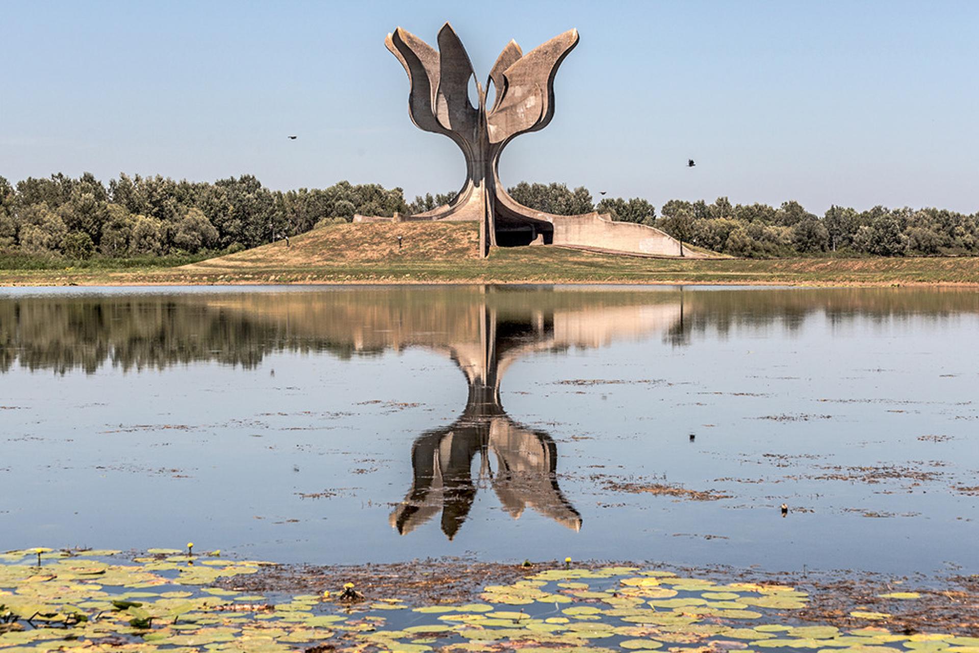 The Jasenovac Monument by Bogdan Bogdanović is devoted to the victims of the Ustasha genocide during World War II. | Photo © Roberto Conte