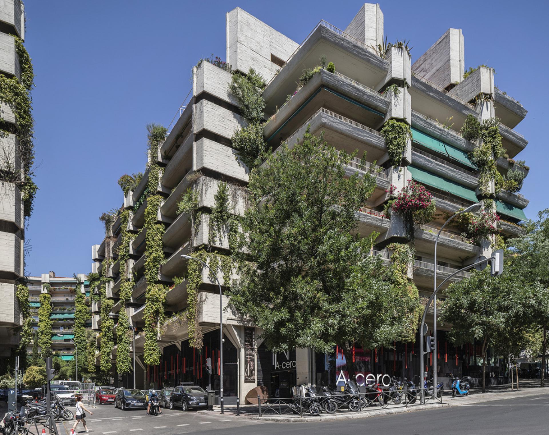 A residential building Edificio Princesa was build for the Military Housing Cooperative (1967-1974)