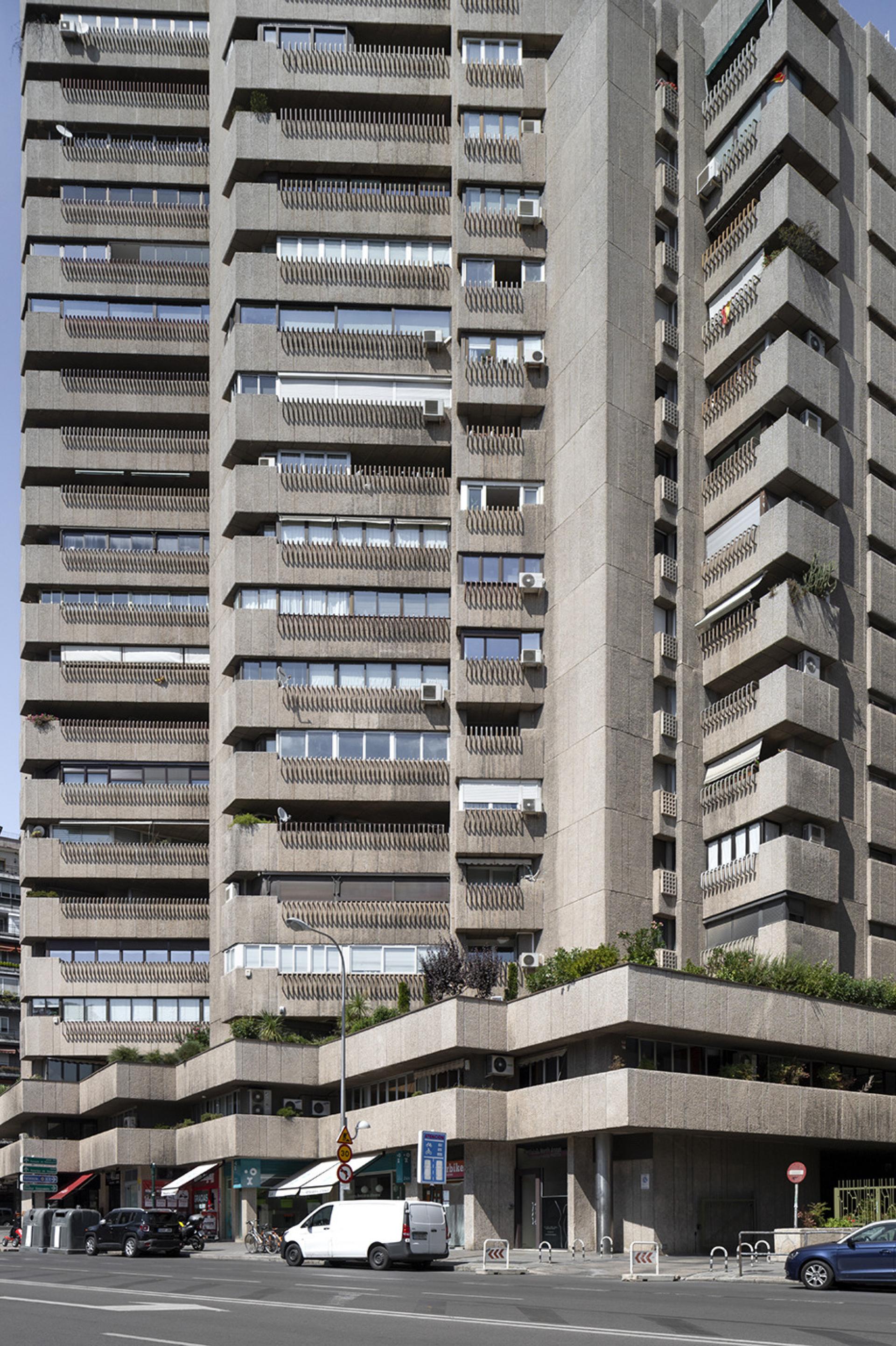 Torre de Valencia by Javier Carvajal Ferrer (1968-1973)