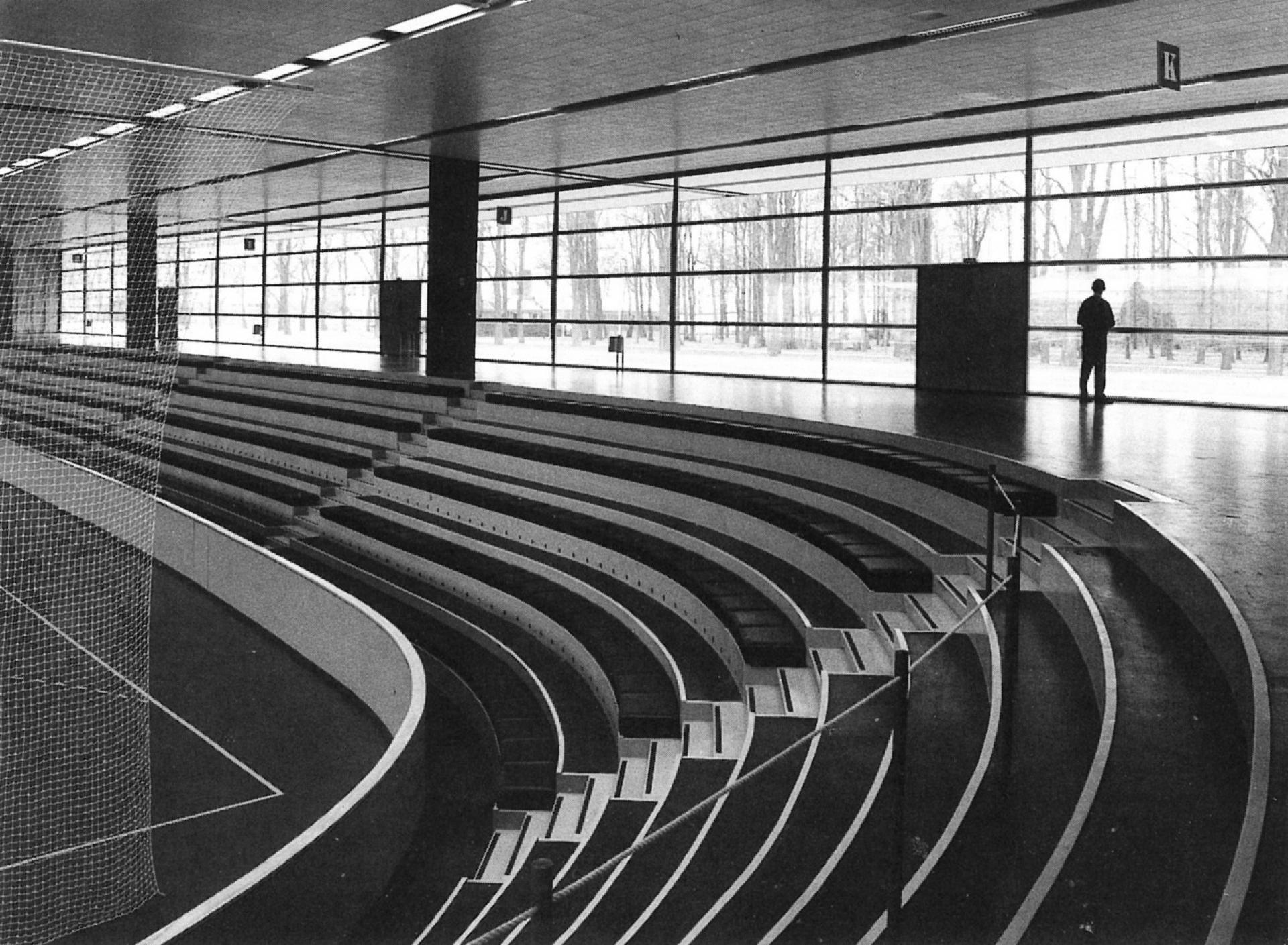The ball field and the bleachers as depression in the plinth. | © Dissing + Weitling’s archives, from: Carsten Thau, Kjeld Vindum, Arne Jacobsen, p.457.