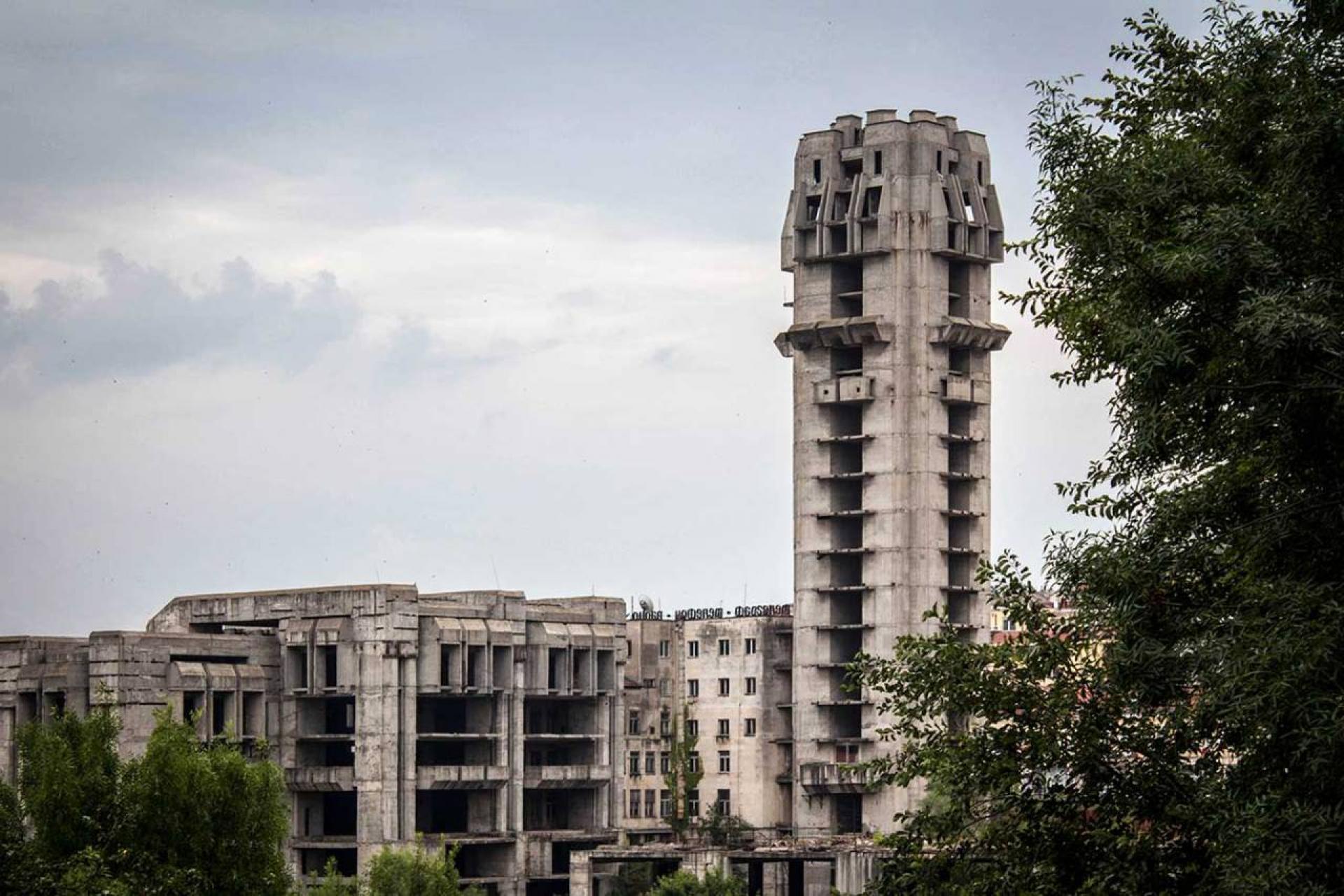 Shumen Central City Square (1988-1989), unfinished. Created by Ivan Sivrev, Elena Konyarska, Maya Petrova, and Tsvetan Vasilev; chief consultant architect Georgi Stoilov. | Photo © Darmon Richter