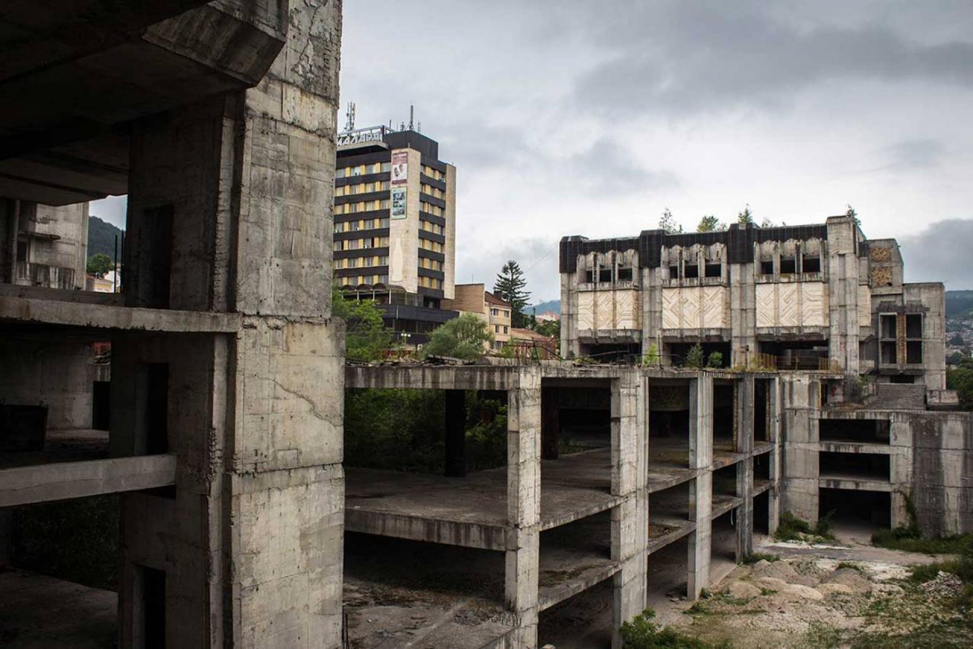 Glimpsing the full scale of vast Central City Square. | Photo © Darmon Richter