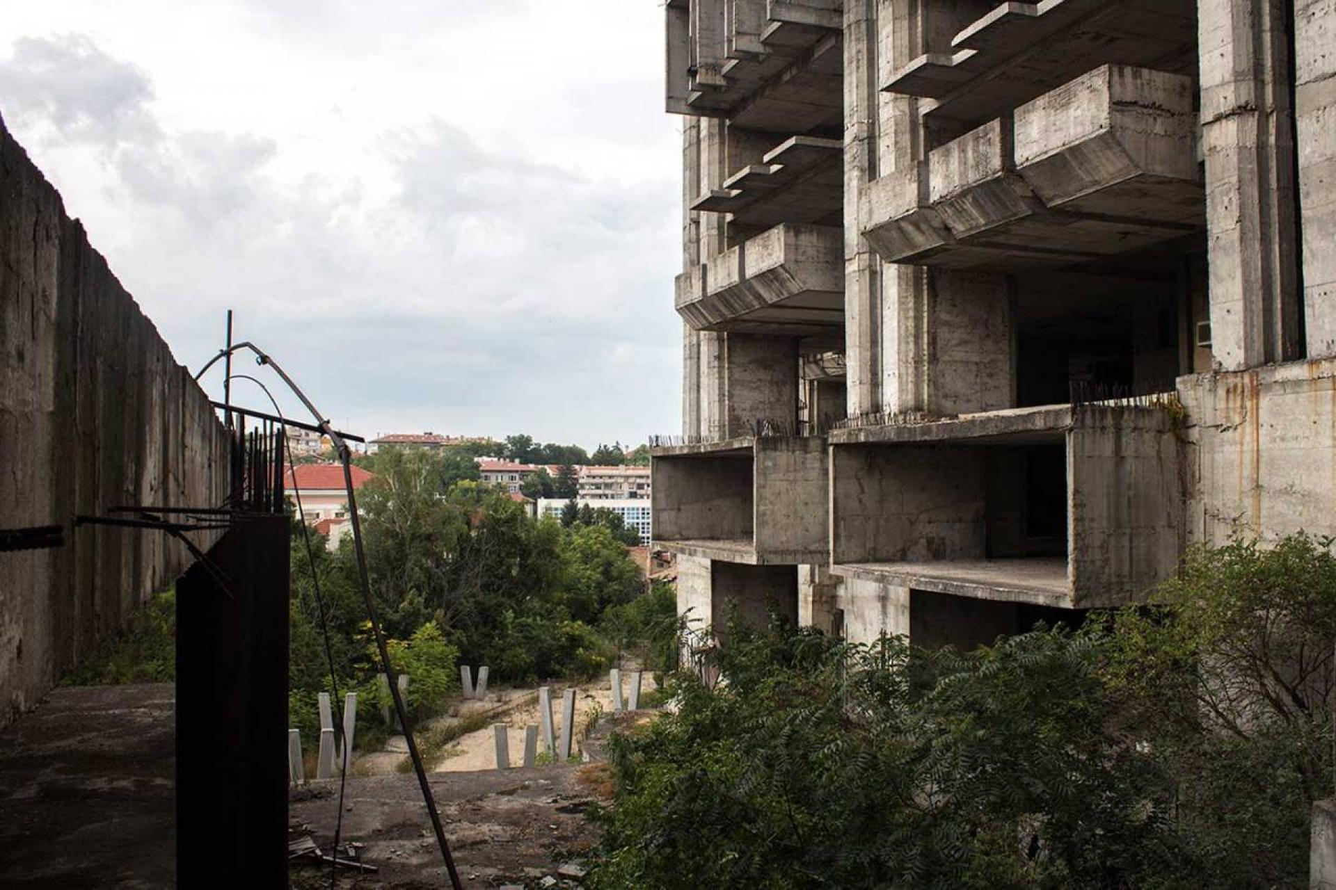 A towering concrete skeleton of the complex today. | Photo © Darmon Richter