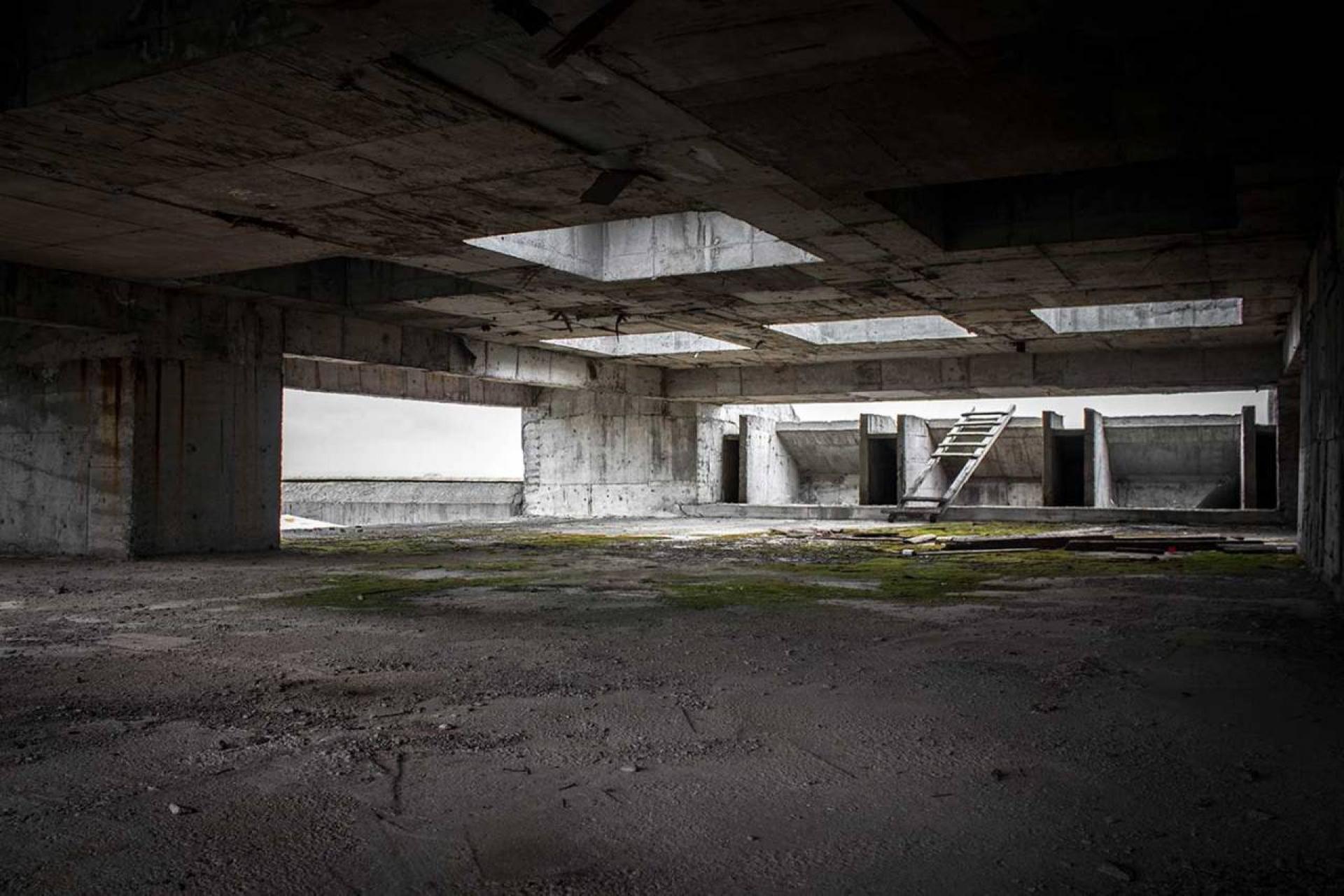 Unfinished spaces on the easternmost block. | Photo © Darmon Richter