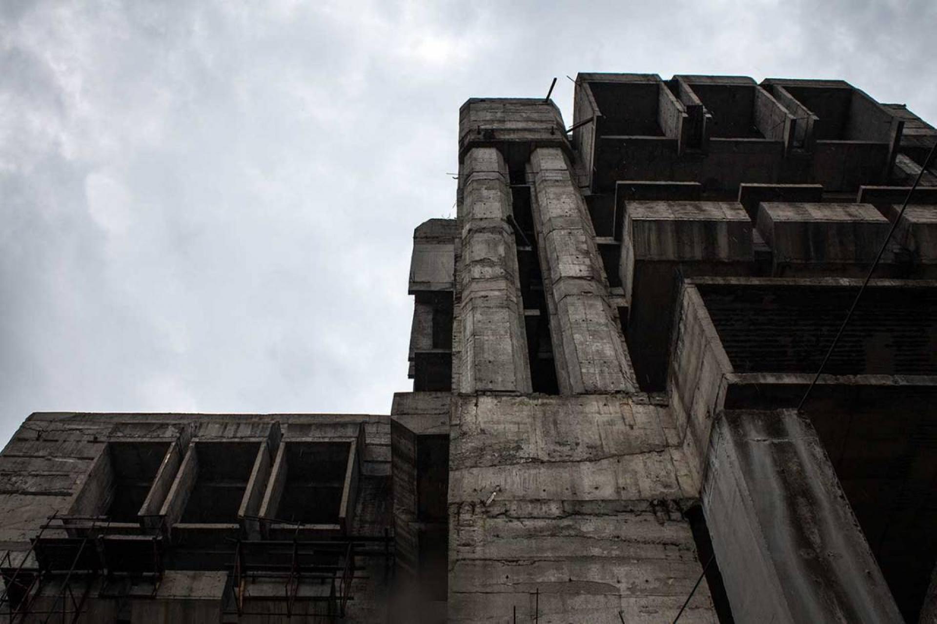 Bare concrete facades on the north side. | Photo © Darmon Richter