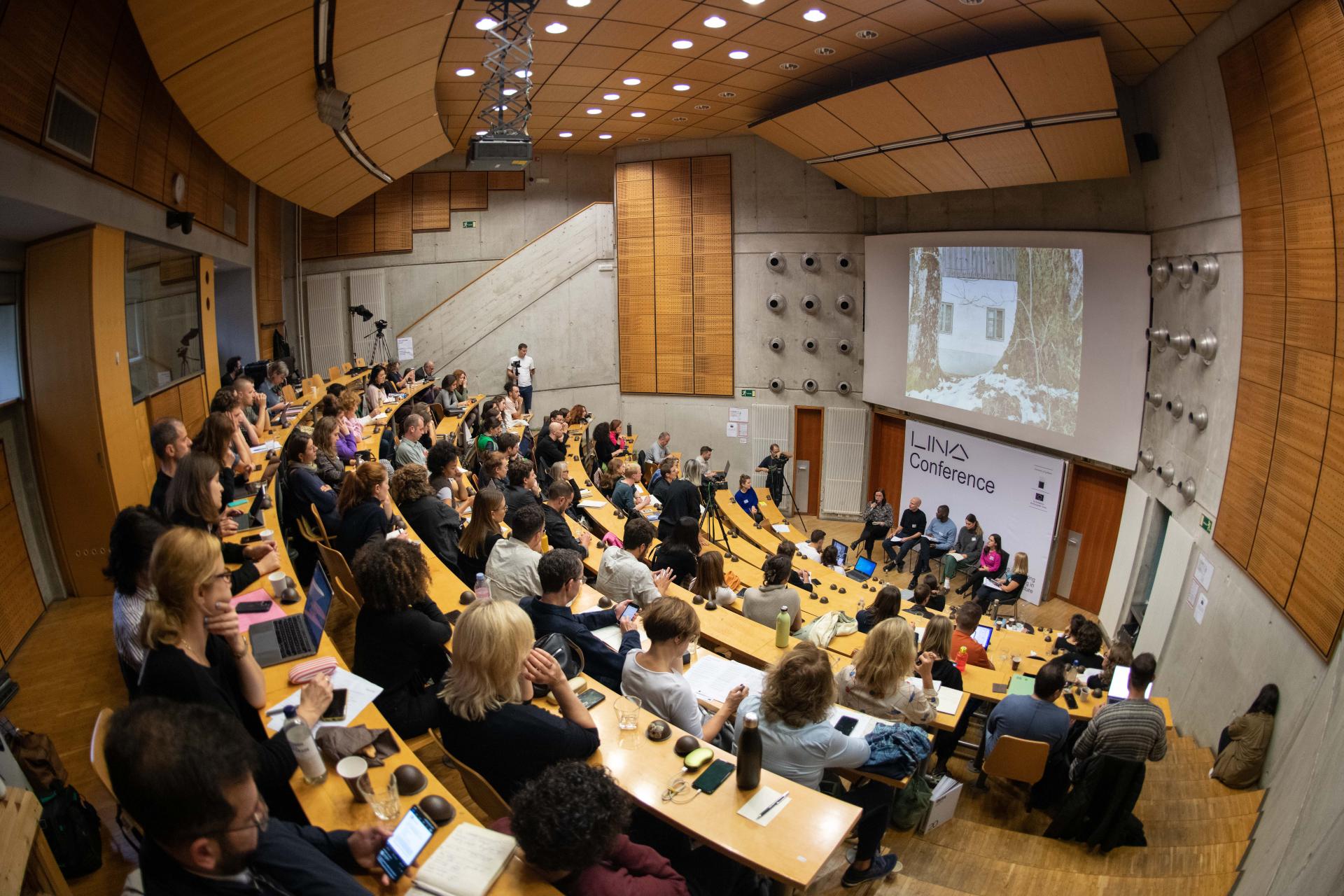 Conference at the Faculty of Architecture. | Photo © Urban Cerjak