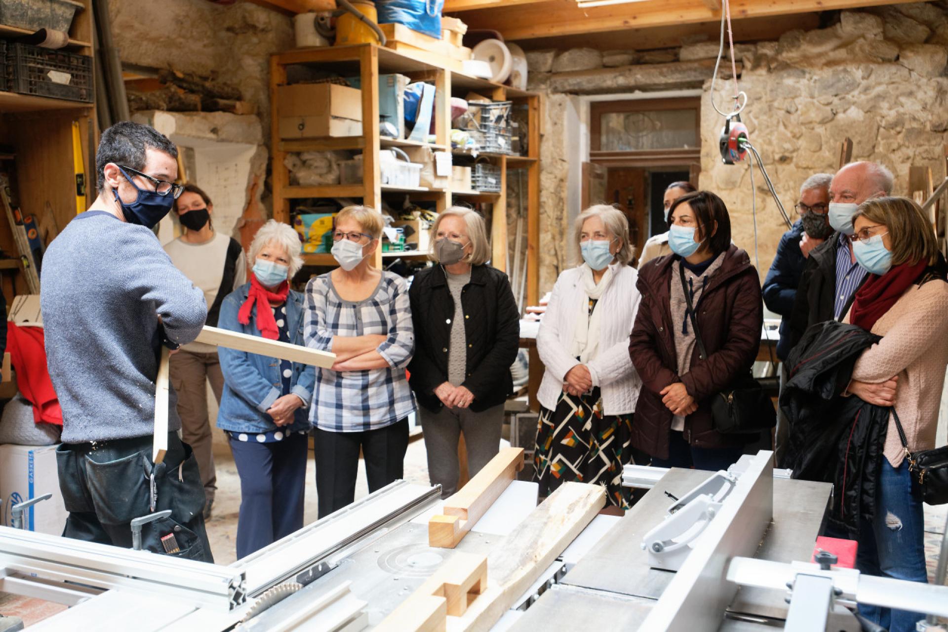 Carpentry workshop with the Inter-generational University of Ramalde. | Photo © Critical Concrete