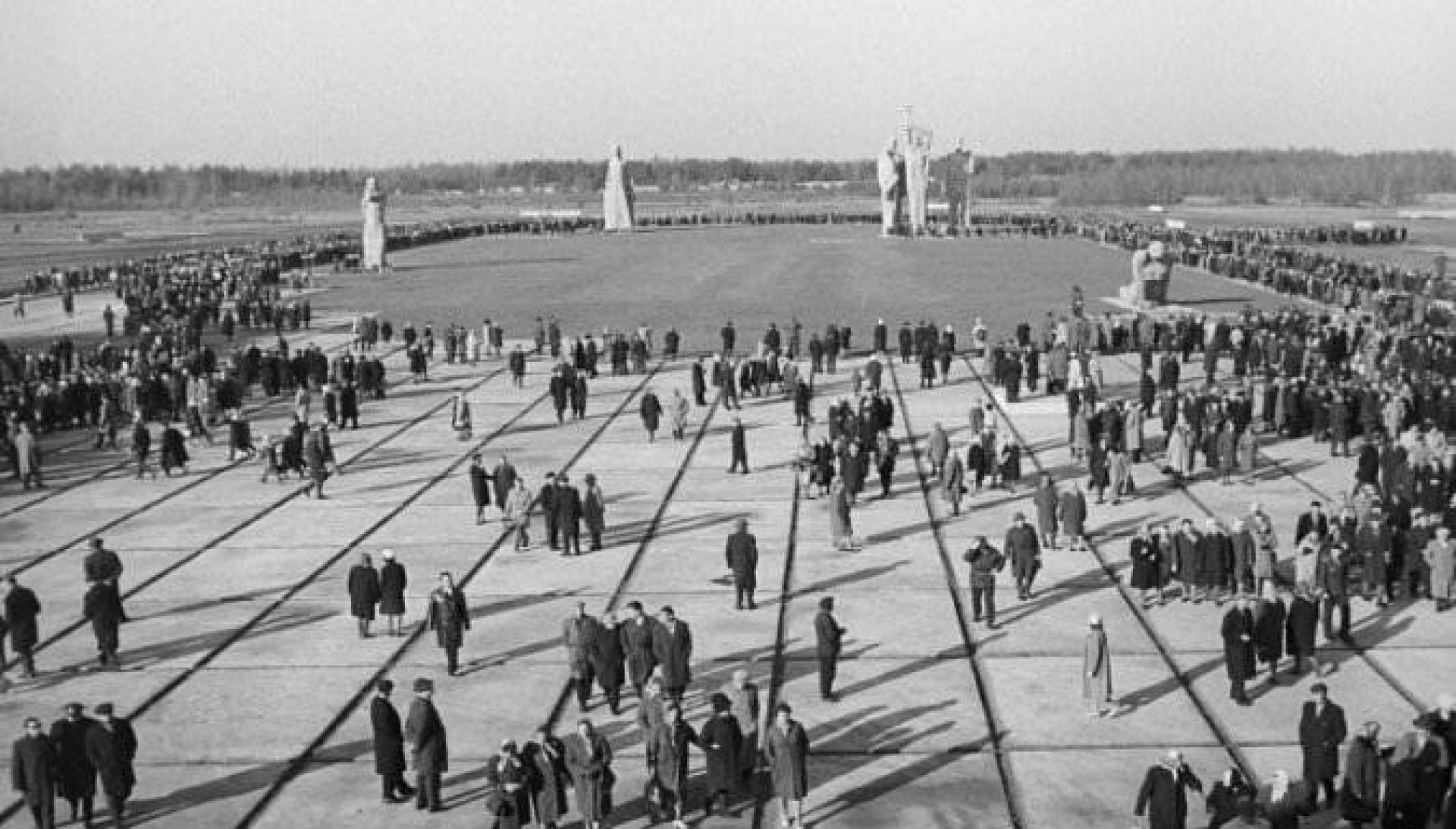 The memorial plaza at Salaspils (1968).