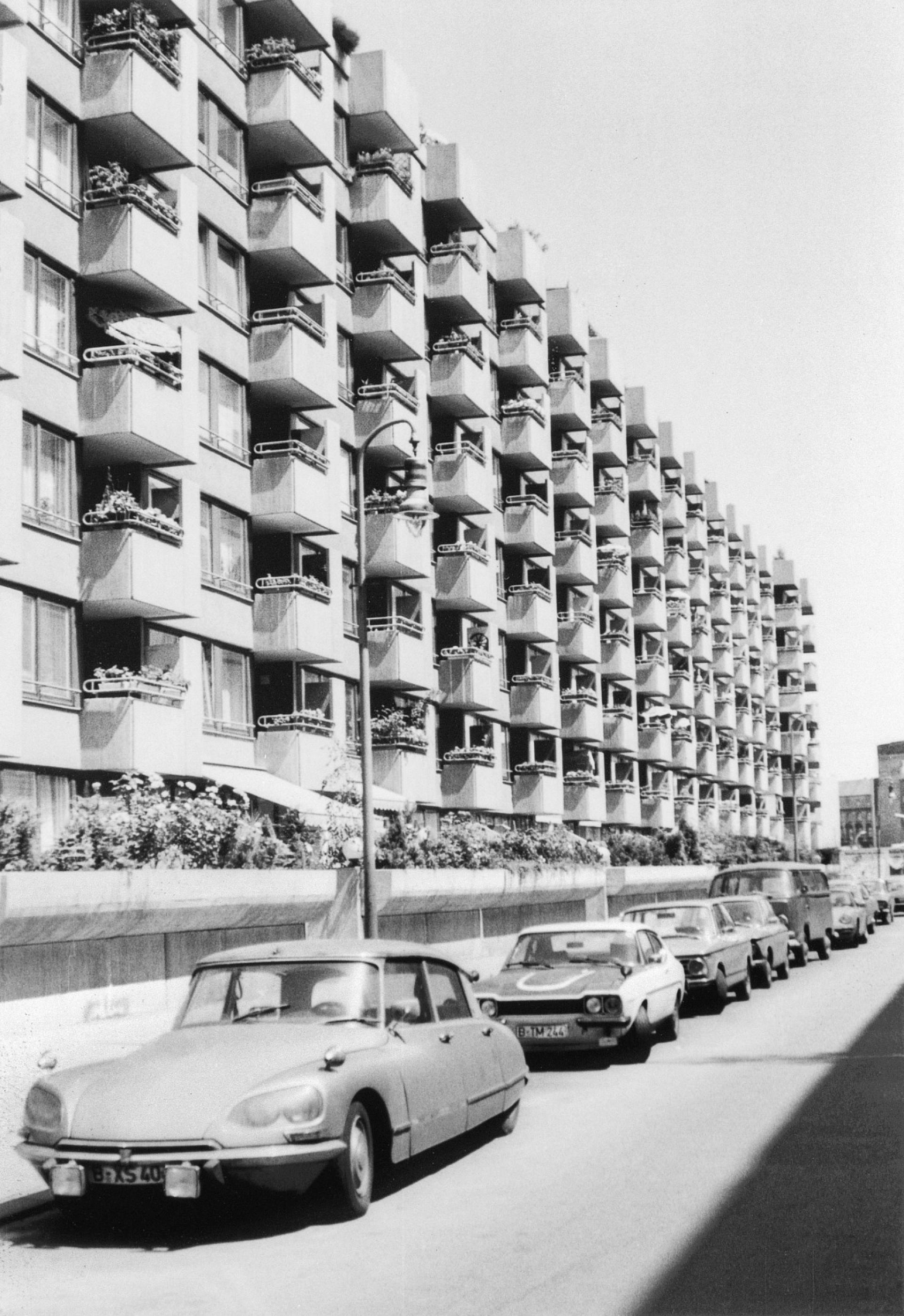 Housing in 1975. | Photo © AdK, Düttmann