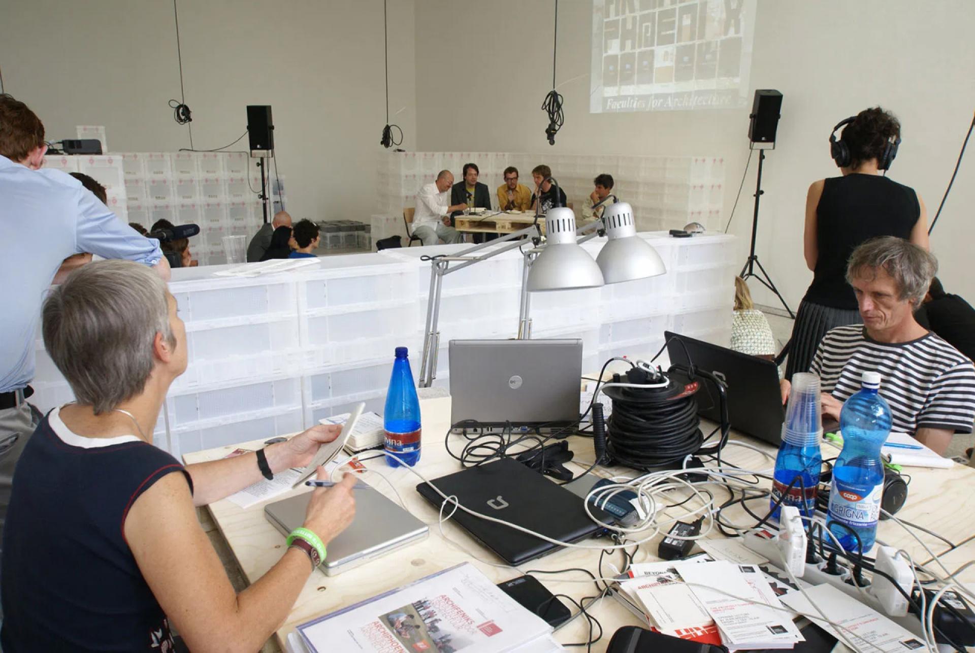 The editor’s work-booth, with Lillet Breddels-Volume (l) and me ®, Peter Lang busy in the background with a discussion program. | Photo © STEALTH.unlimited