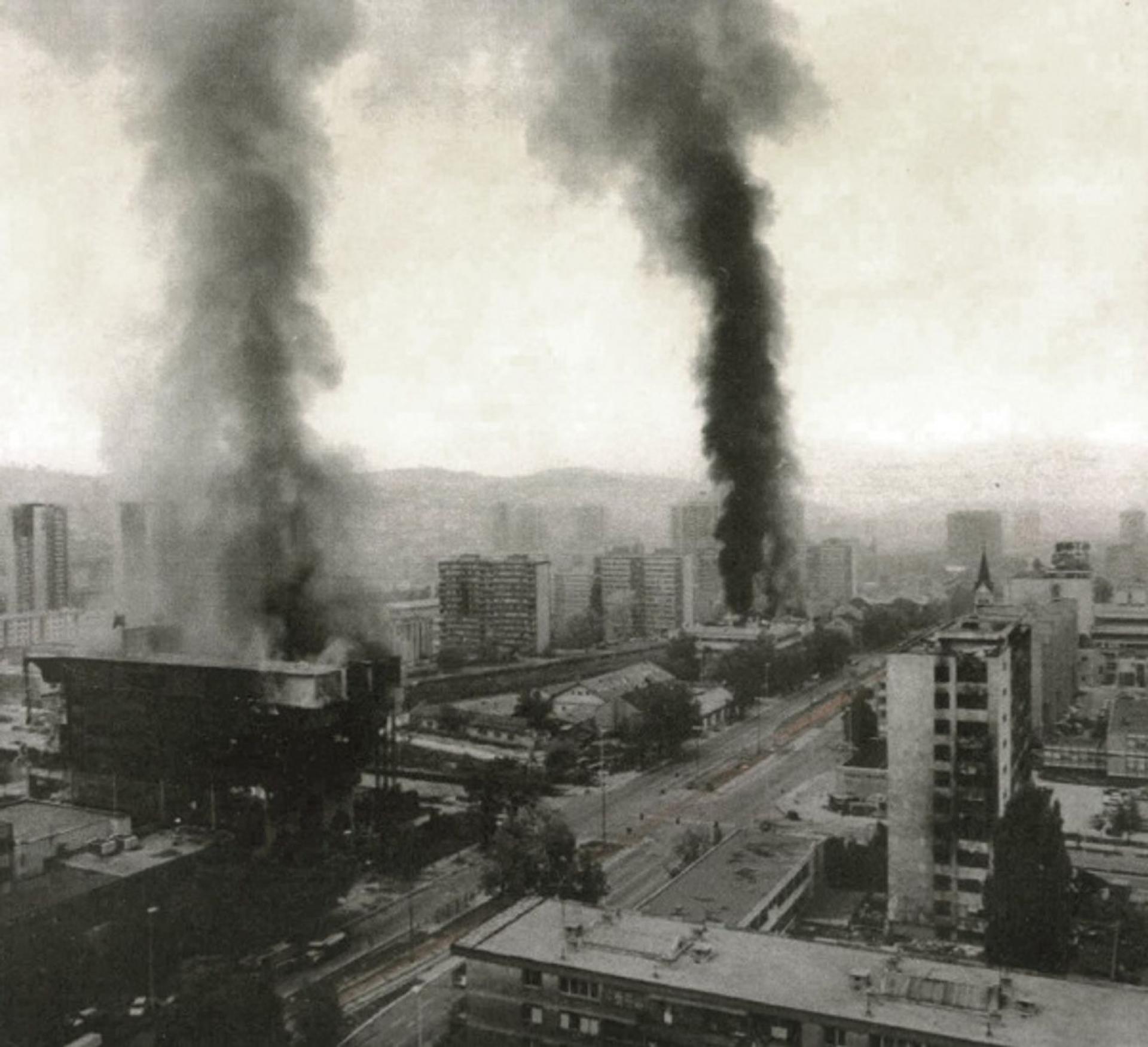 Elektroprivreda Building under siege in 1992. | Photo by Zoran Kanlić (1993-1994)