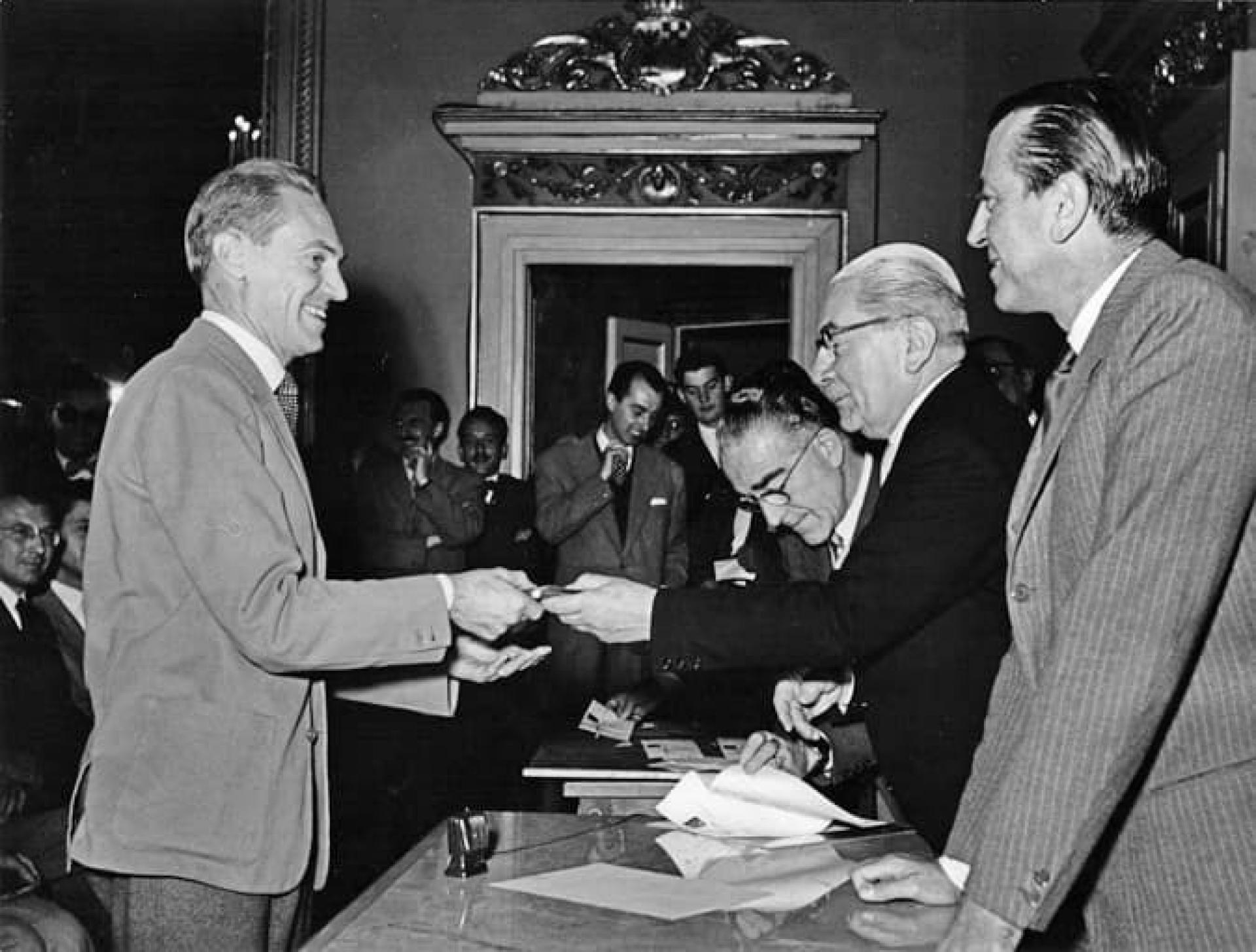 Pier Giacomo Castiglioni receives his first Compasso d'Oro in 1955.