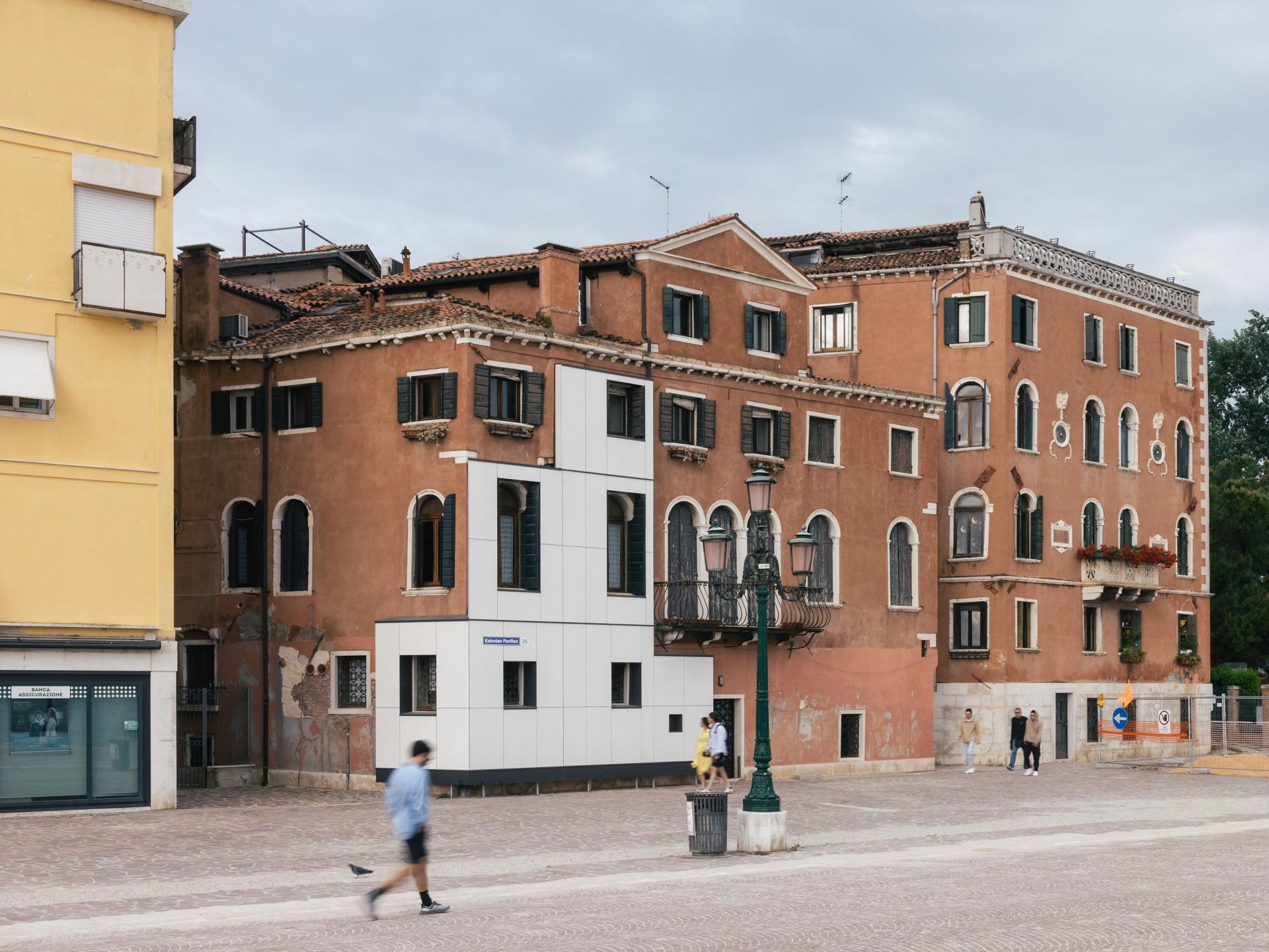 The Estonian Pavilion - A new insulation for a Venetian house on the Riva degli schiavoni. © Joosep Kivimäe