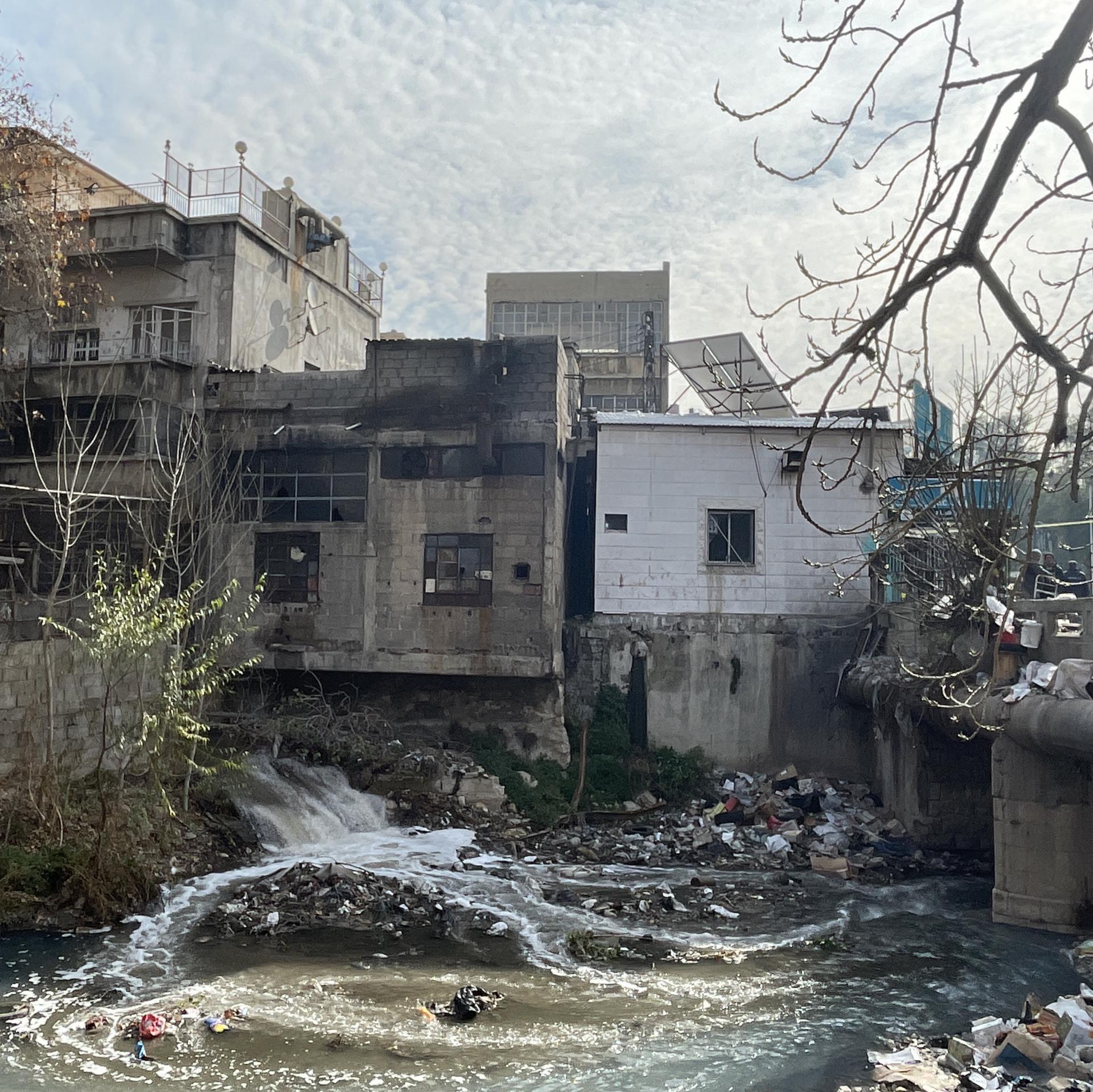 Barada as a background corridor: Where the density of the city’s everyday life emerges with sewage pathways and the contaminated river of Barada. Photo by the author (December 2025)