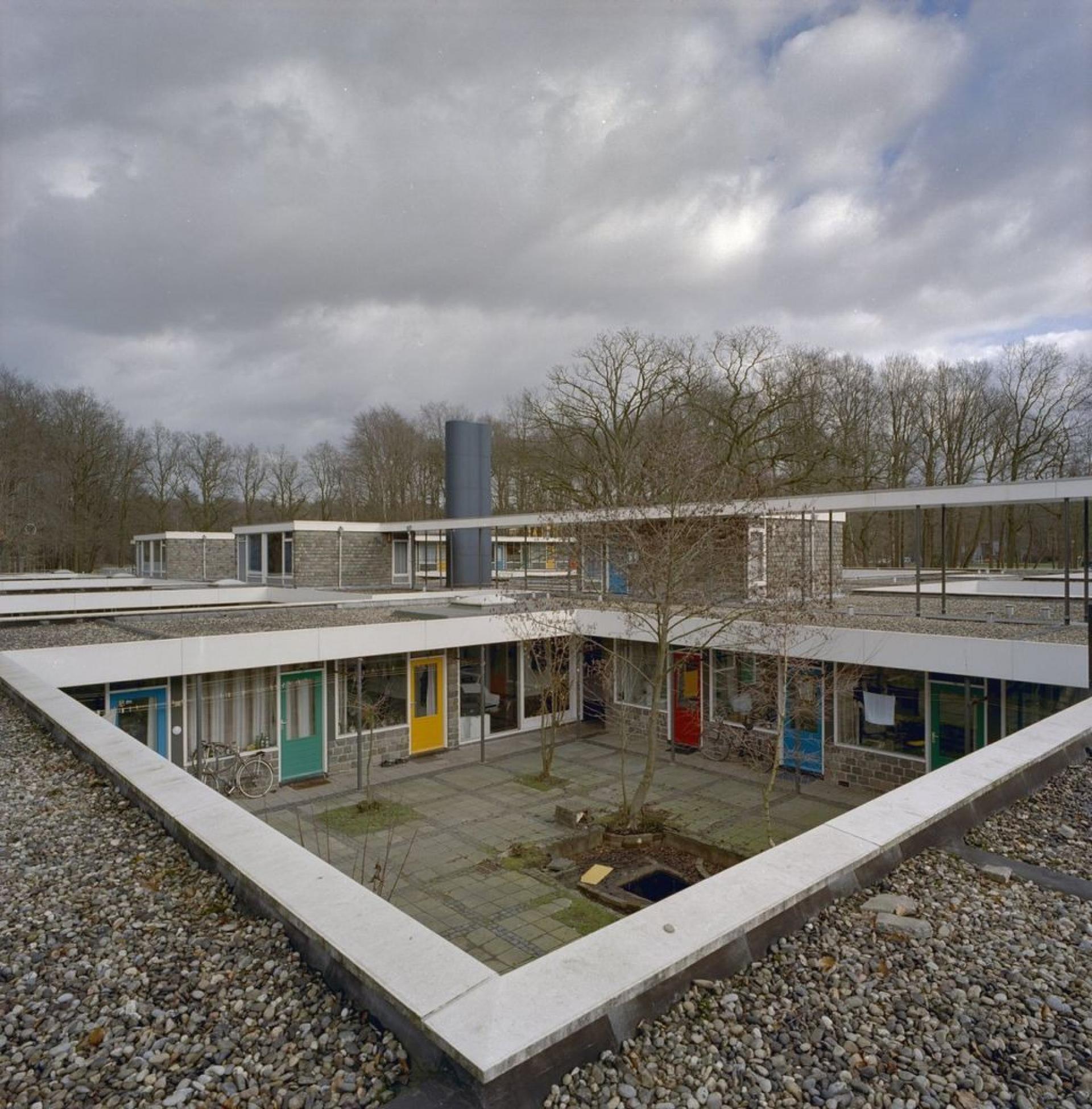 Patio Student Housing, Drienerlo Enschede, 1964-65. | Source Rijksdient voor het Cultureel Erfgoed