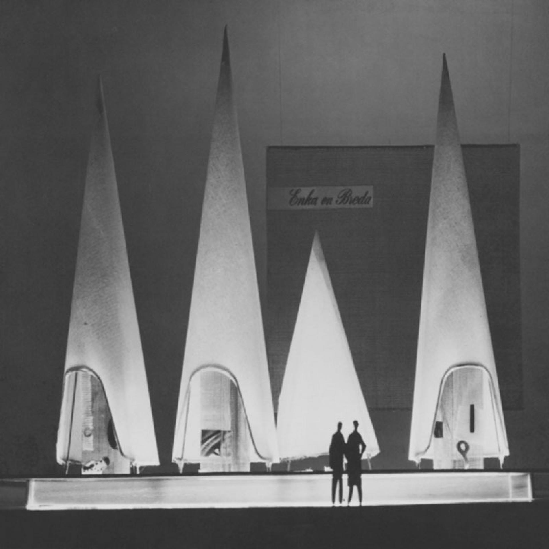 Model of the stand Enka en Breda for a Belgian textile exhibition in 1955 with the graphic of Michele Provinciali | Courtesy of Giorgina Castiglioni