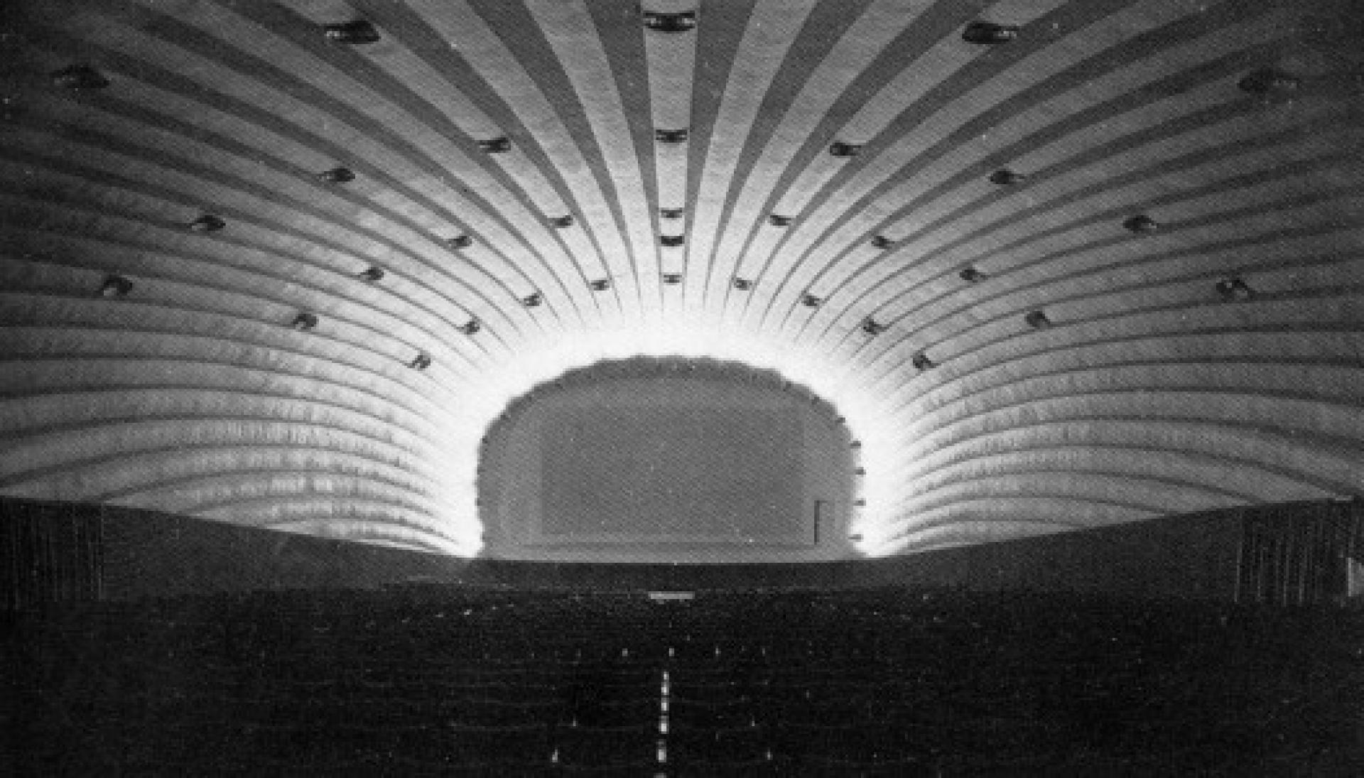 Cinema Airone with its design of the ovoid shape. | Photo © ArchiDiAP