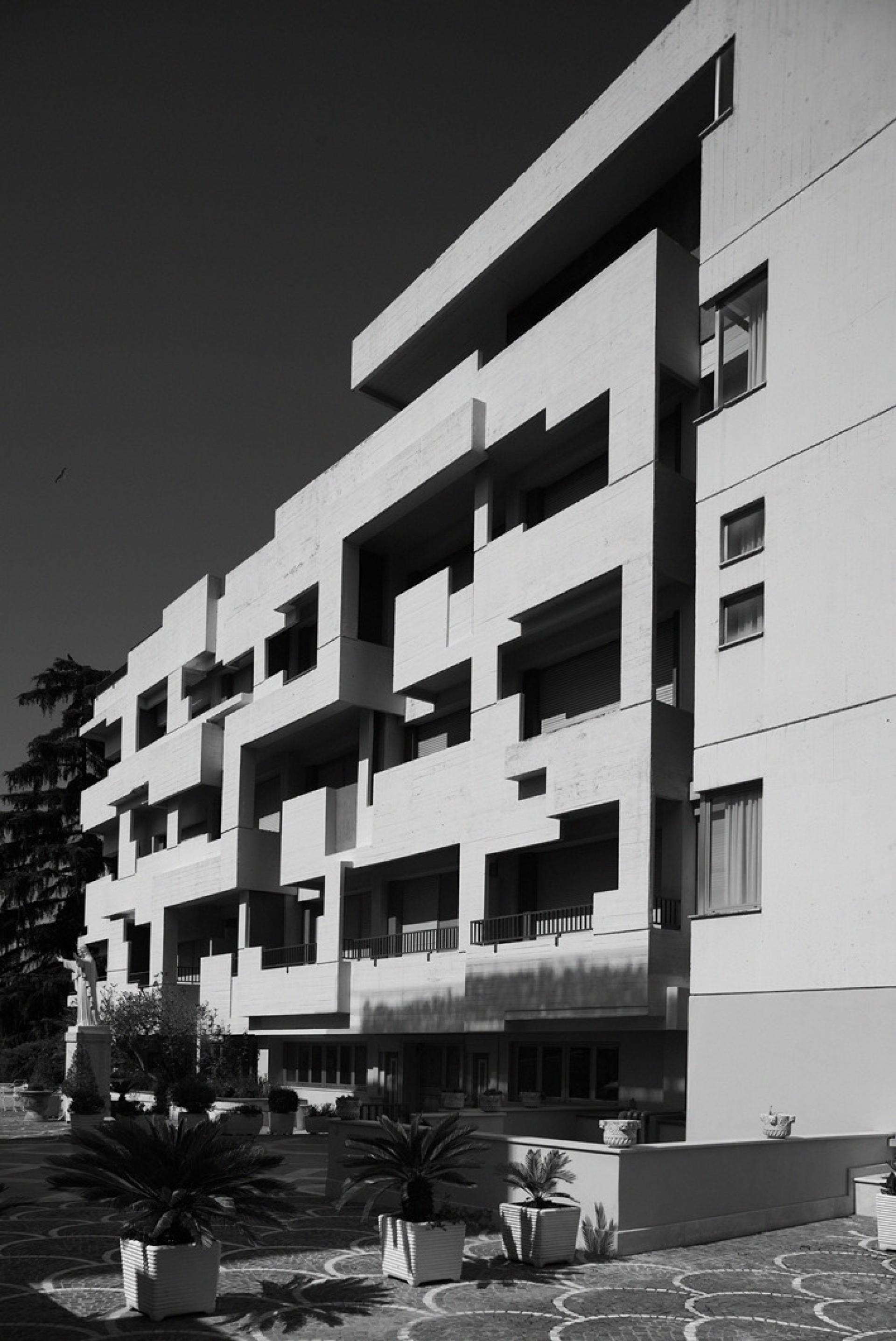 One of the rare Brutalist building in Rome - Pluriuso. | Photo © Lorenzo Zandri